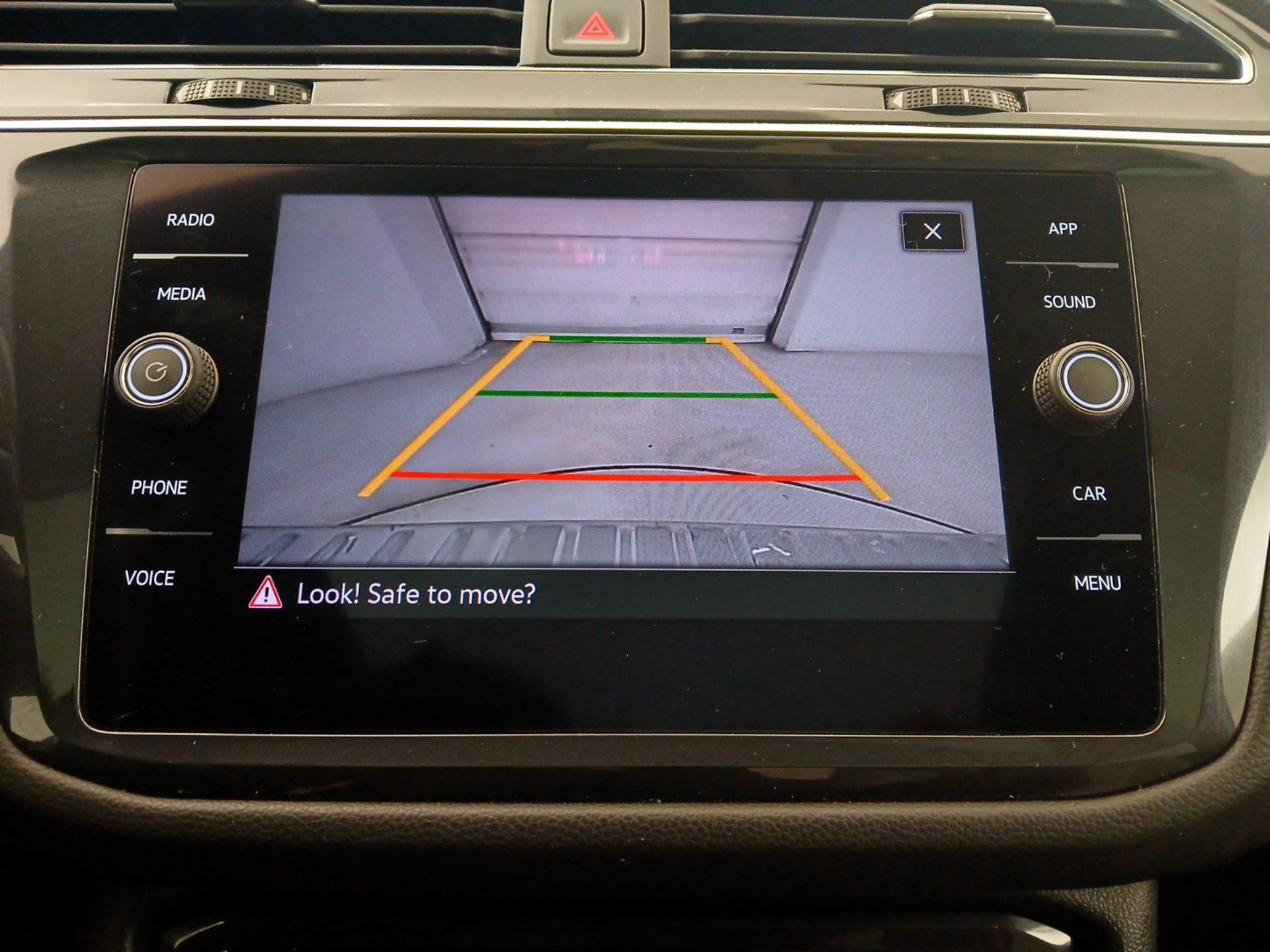 Thumbnail: 2021 Volkswagen Tiguan - 14