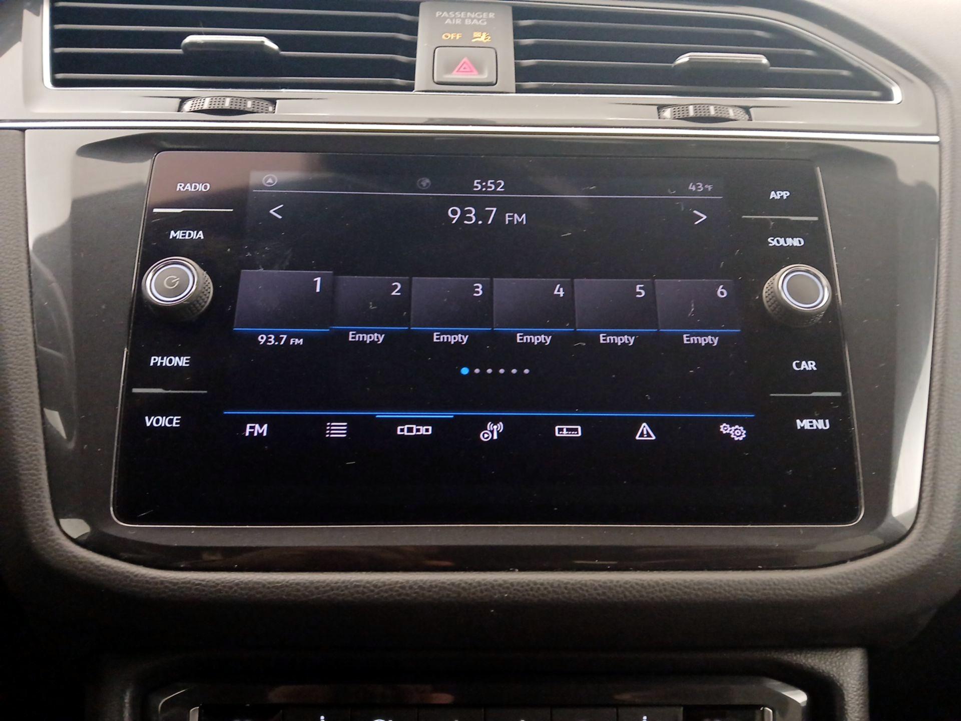 Thumbnail: 2021 Volkswagen Tiguan - 15