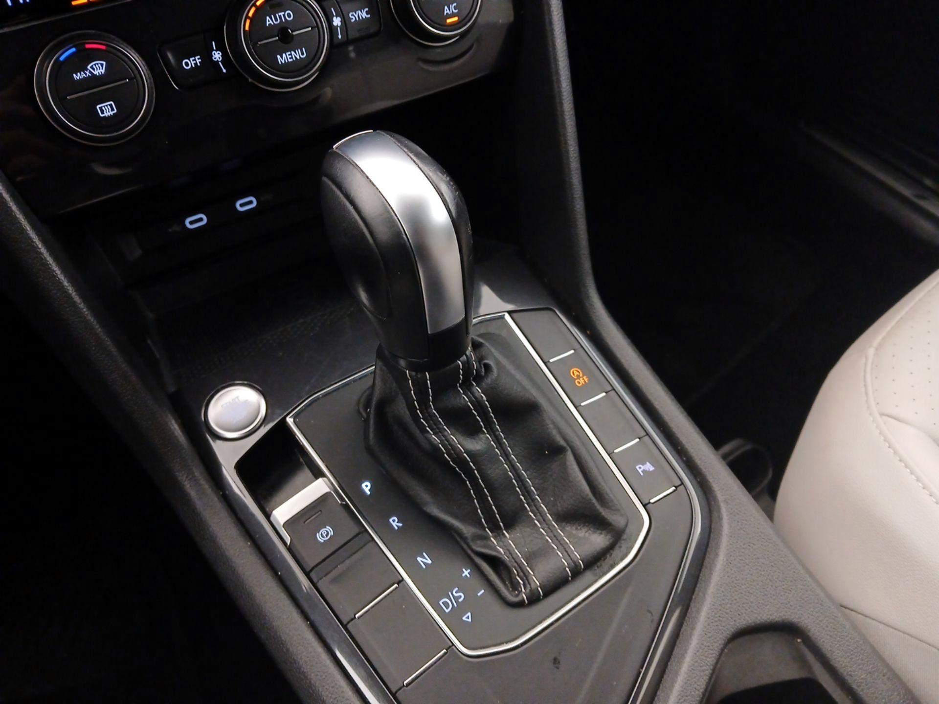 Thumbnail: 2021 Volkswagen Tiguan - 17