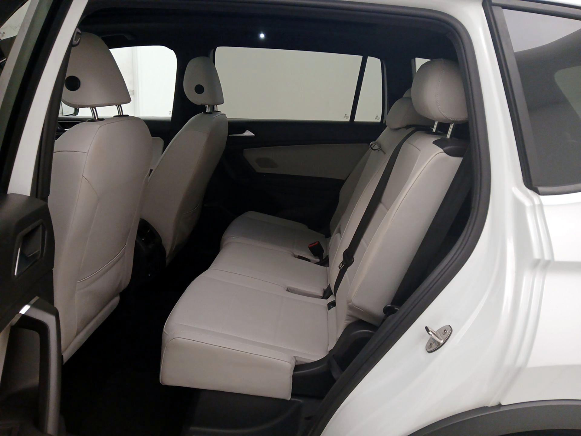 Thumbnail: 2021 Volkswagen Tiguan - 20