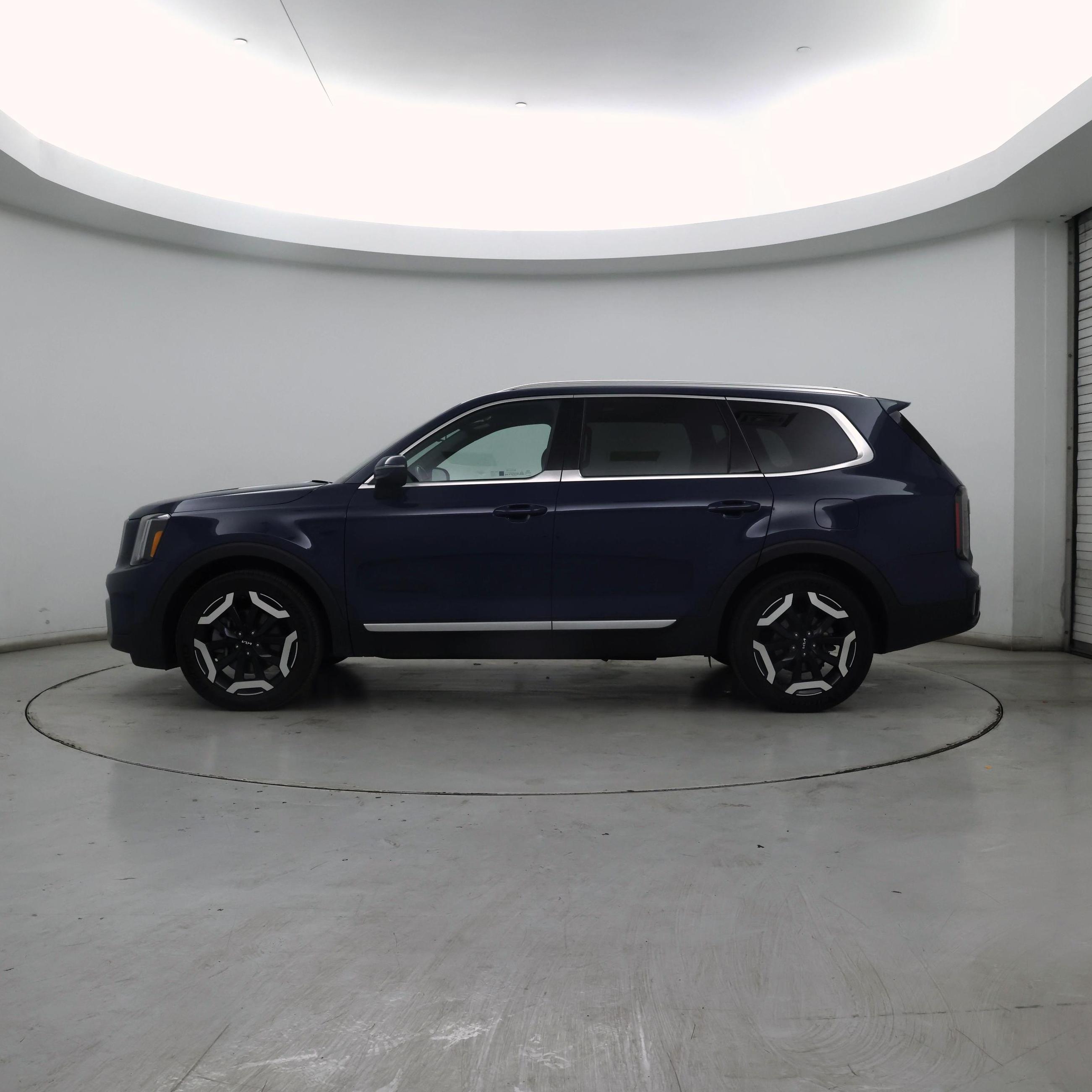 Thumbnail: 2023 Kia Telluride - 3