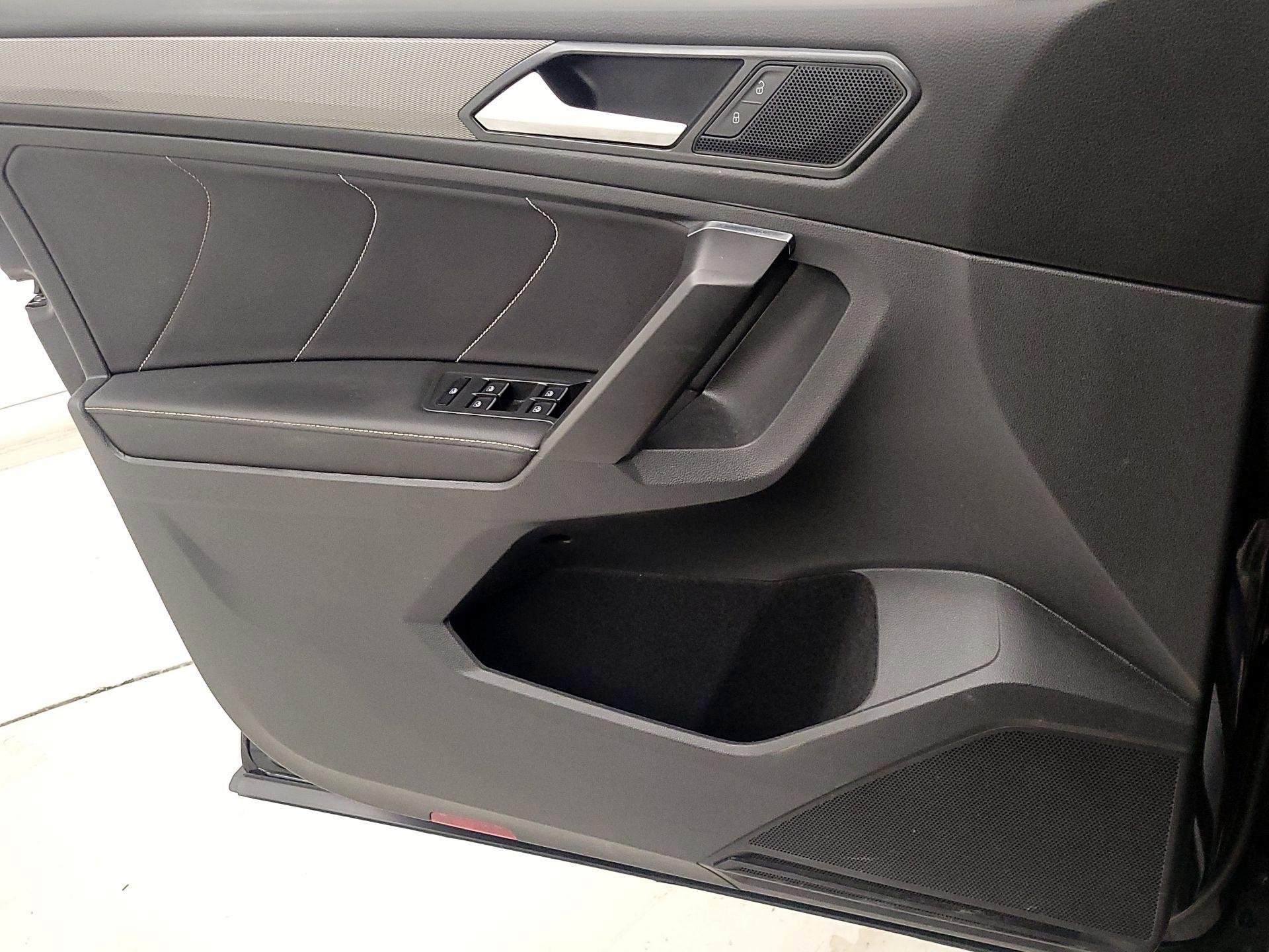 Thumbnail: 2022 Volkswagen Tiguan - 12