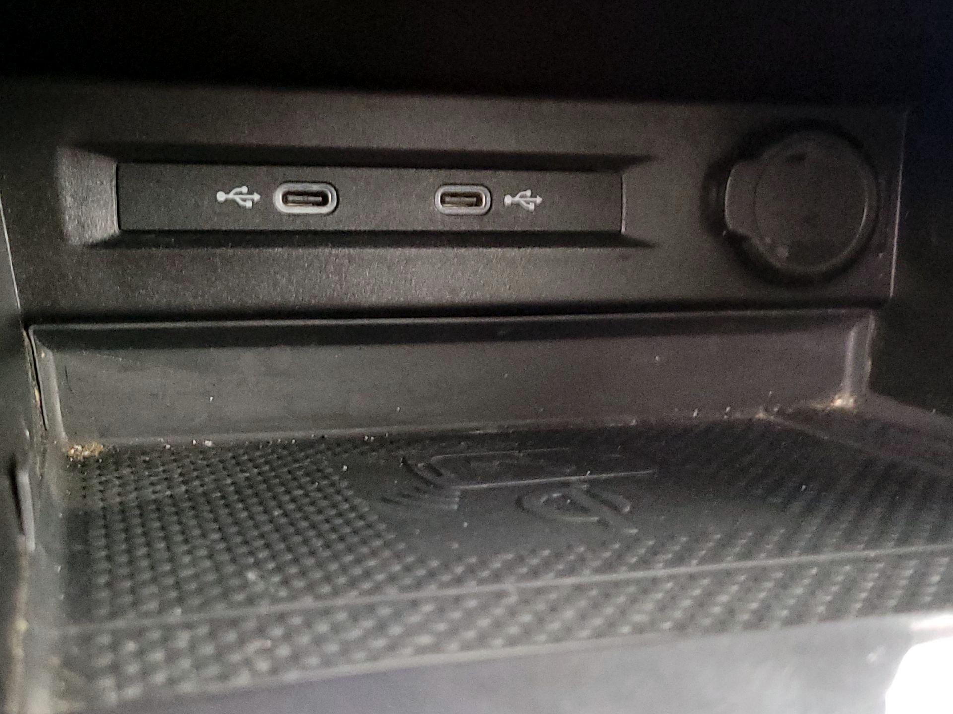 Thumbnail: 2022 Volkswagen Tiguan - 18