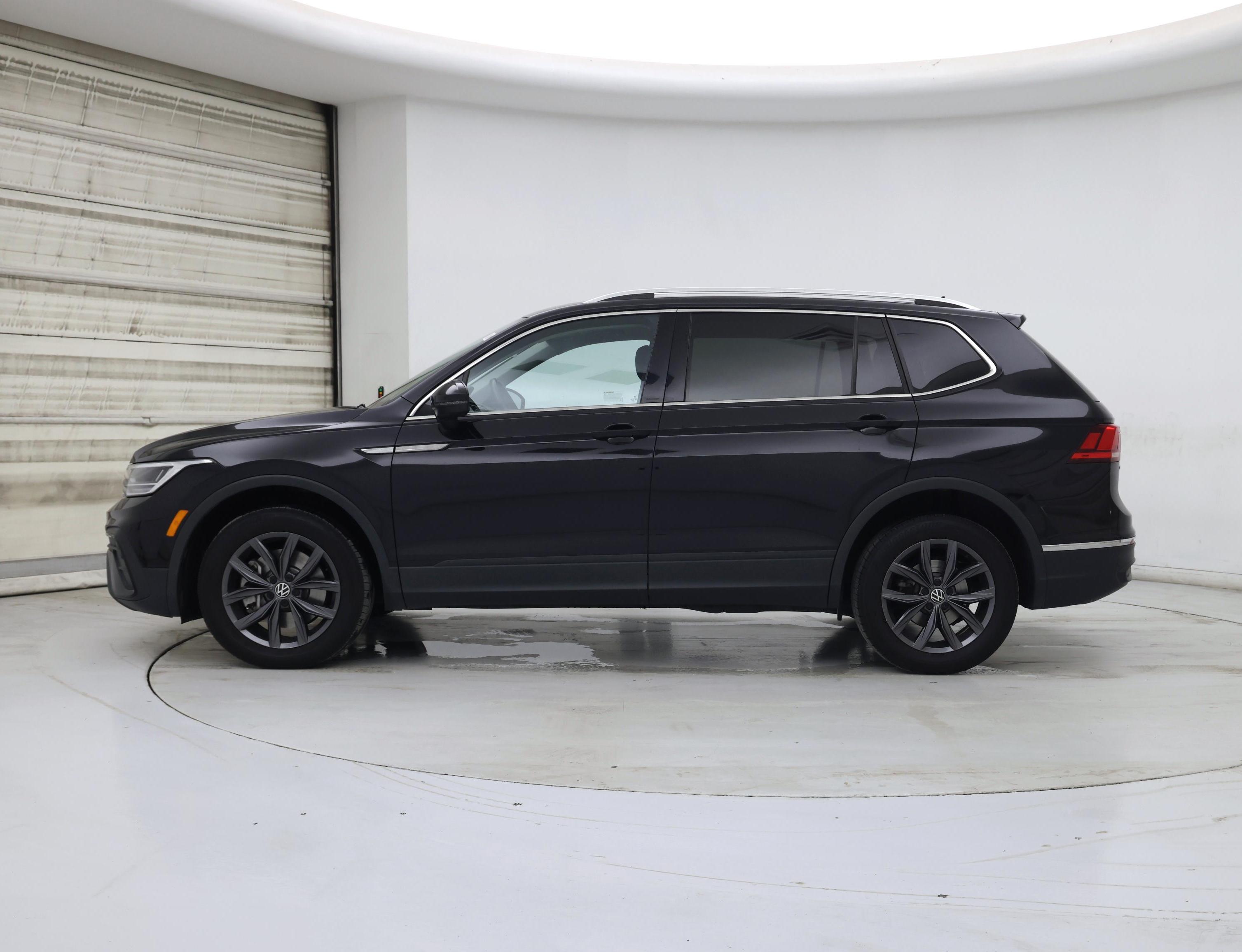 Thumbnail: 2022 Volkswagen Tiguan - 3