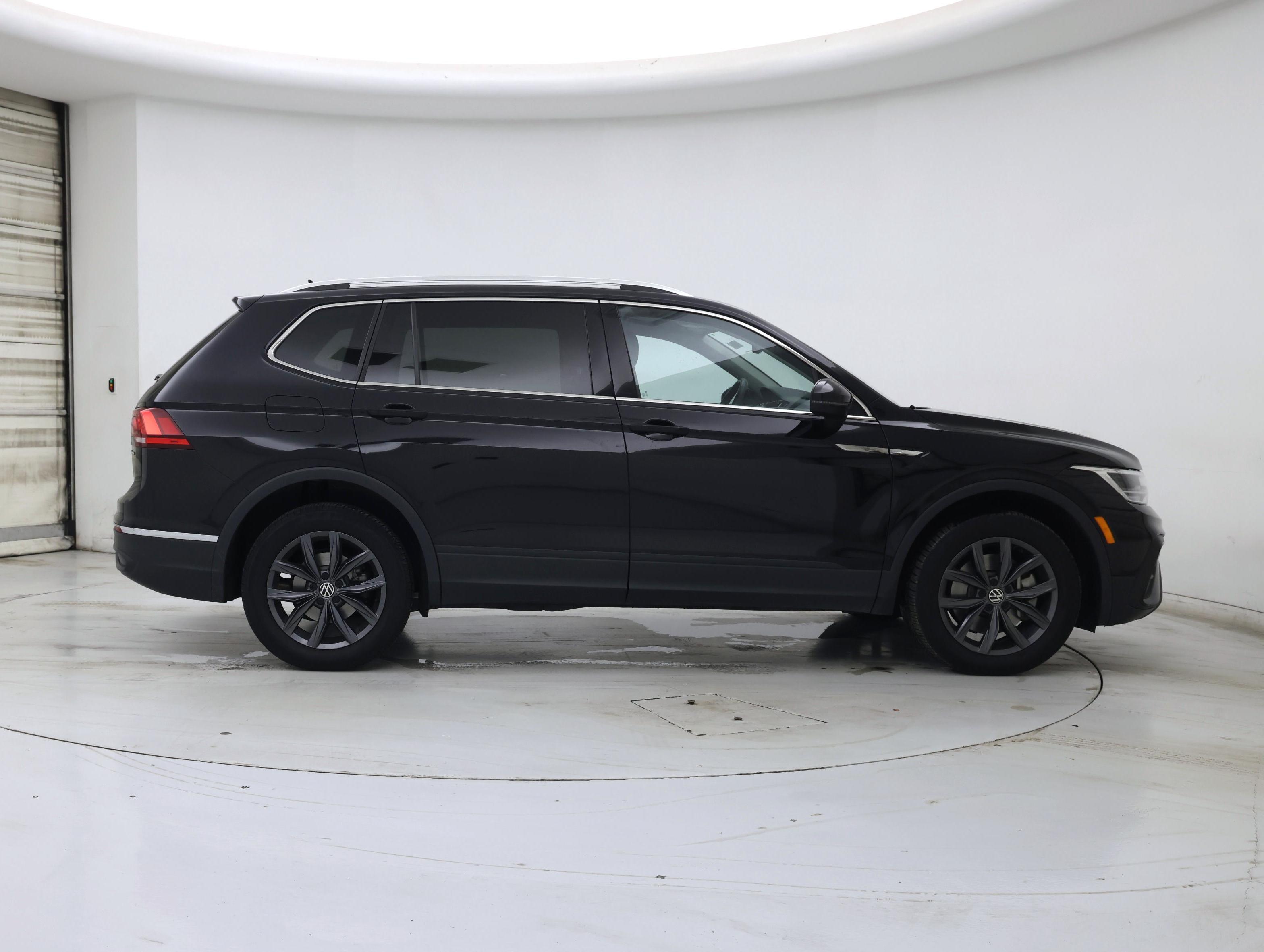 Thumbnail: 2022 Volkswagen Tiguan - 7