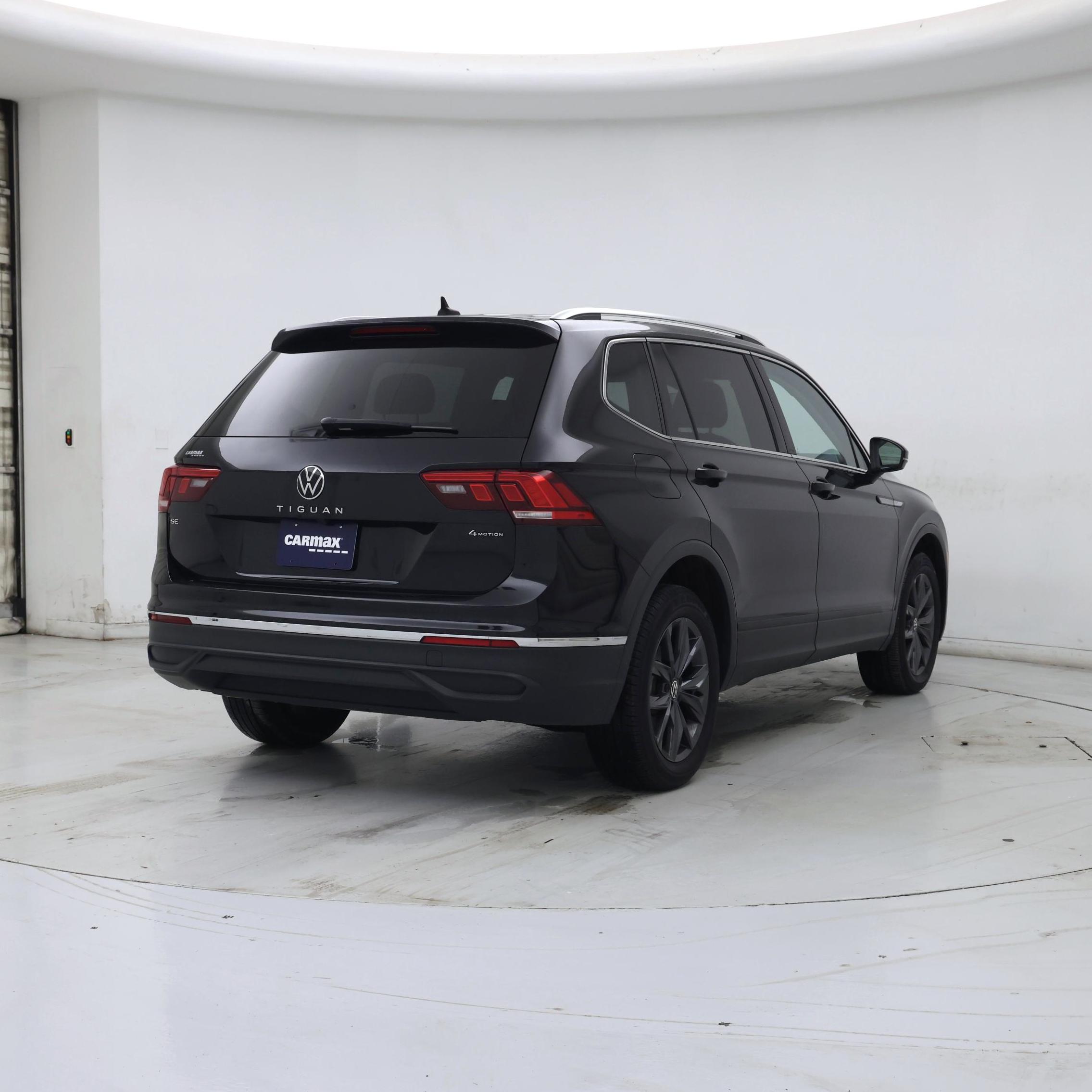 Thumbnail: 2022 Volkswagen Tiguan - 8