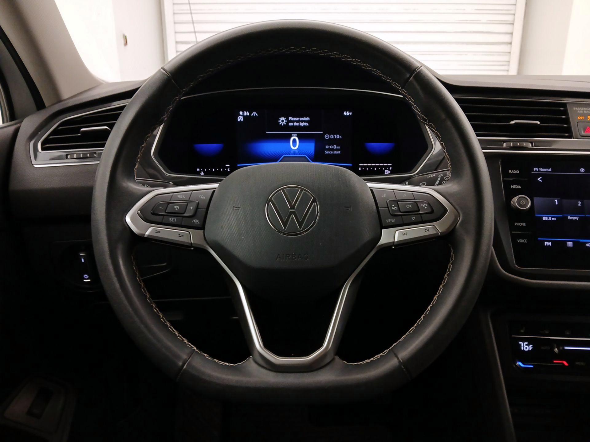 Thumbnail: 2022 Volkswagen Tiguan - 10