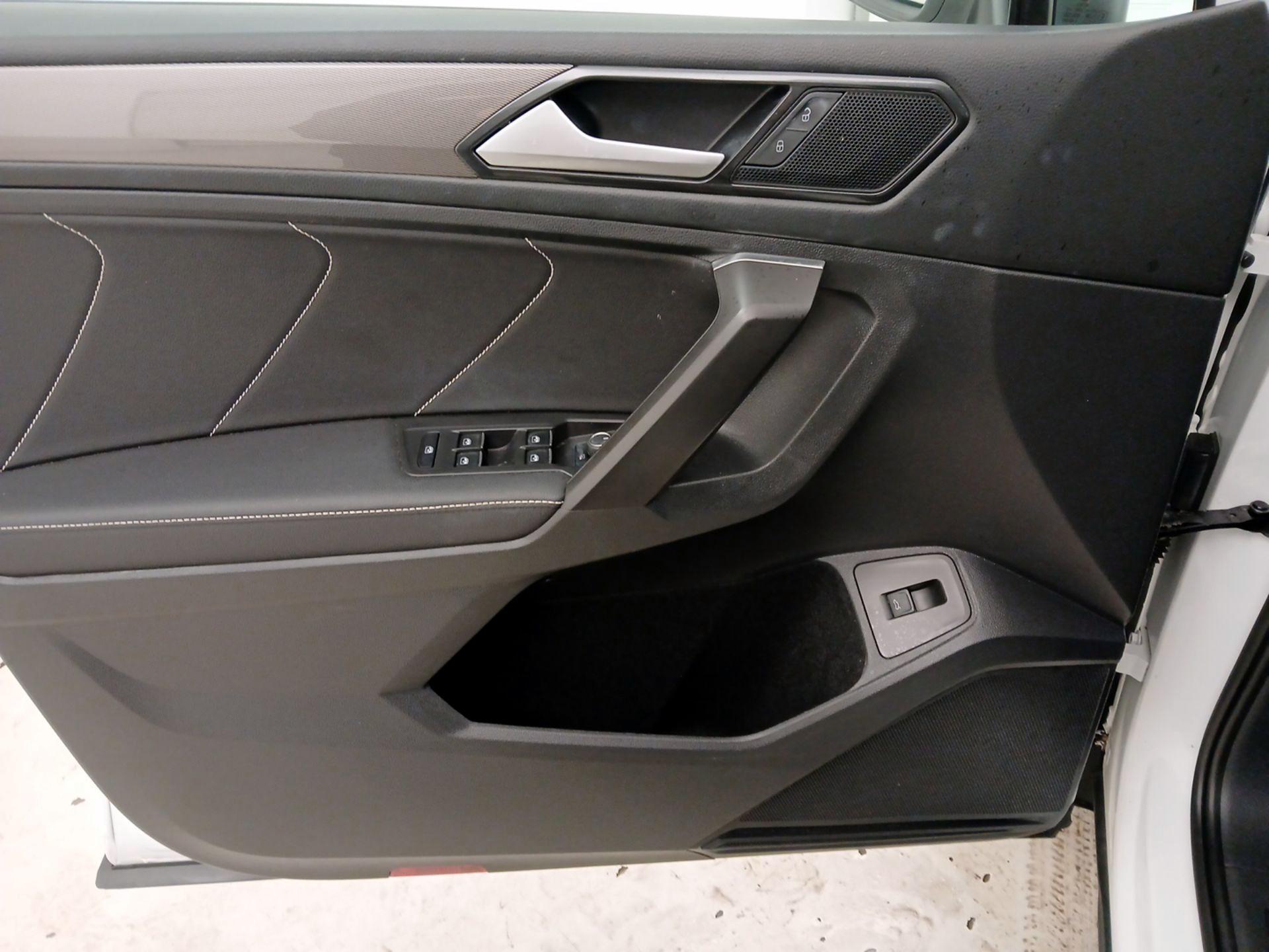 Thumbnail: 2022 Volkswagen Tiguan - 12