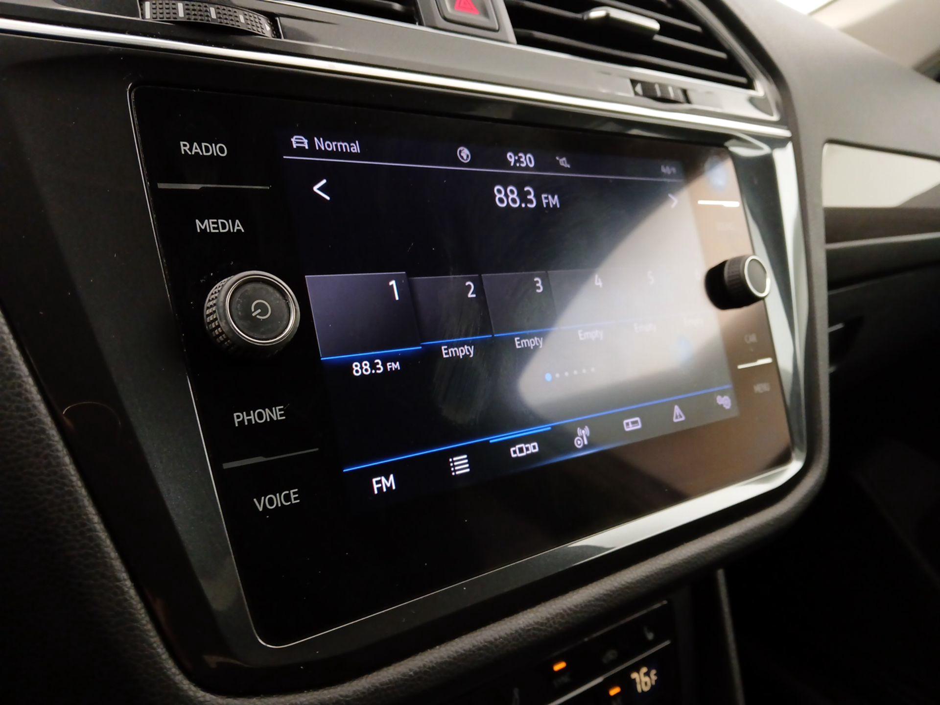 Thumbnail: 2022 Volkswagen Tiguan - 15