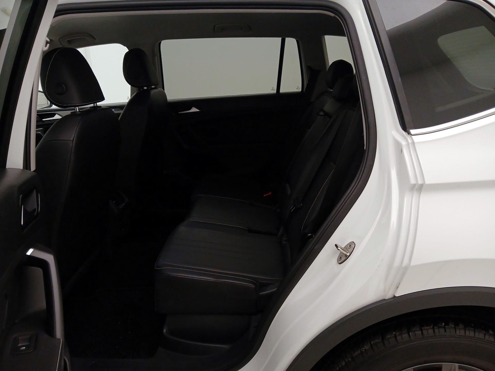 Thumbnail: 2022 Volkswagen Tiguan - 19