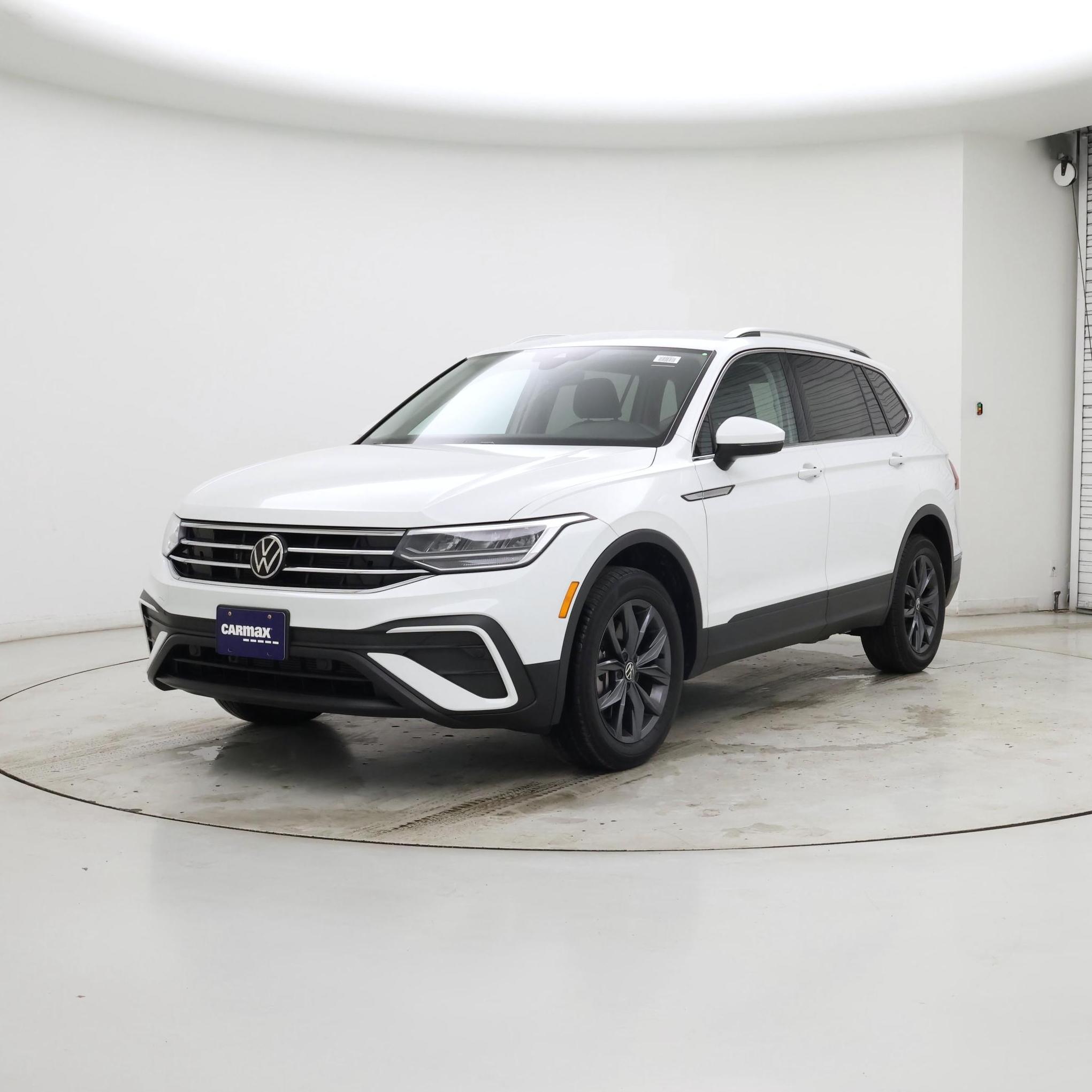 Thumbnail: 2022 Volkswagen Tiguan - 4