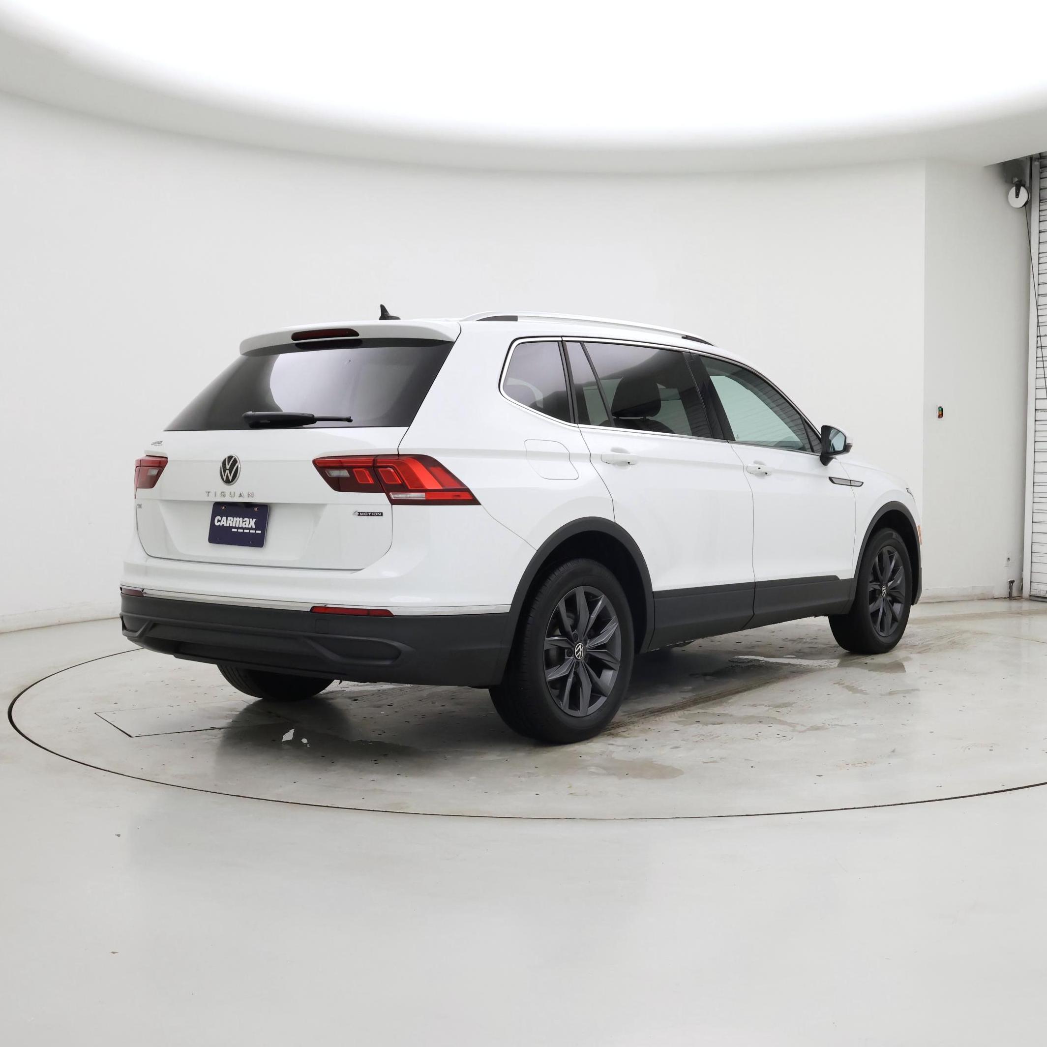 Thumbnail: 2022 Volkswagen Tiguan - 8