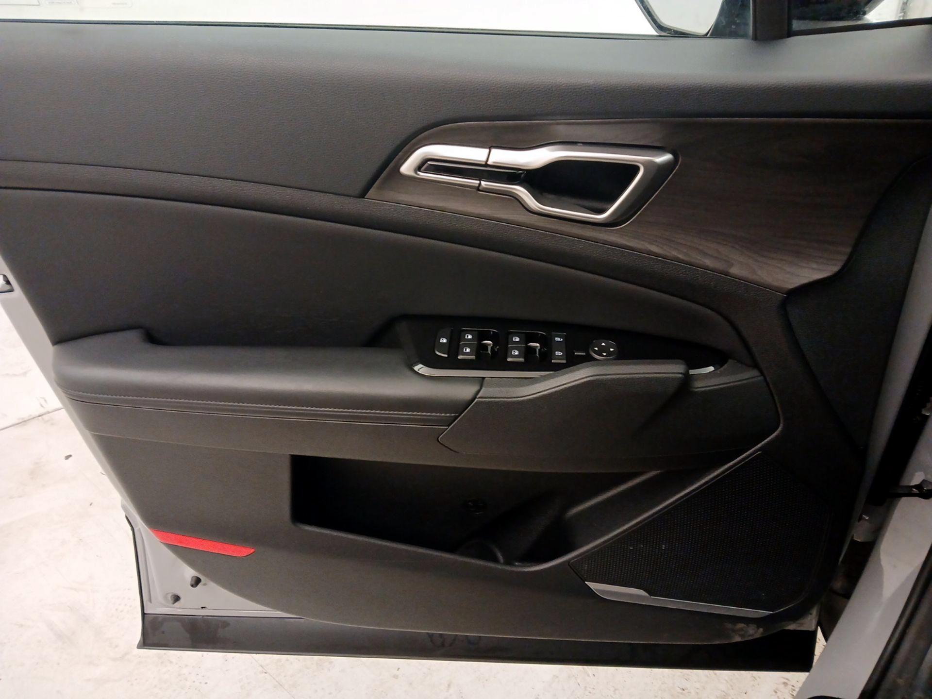 Thumbnail: 2023 Kia Sportage - 12