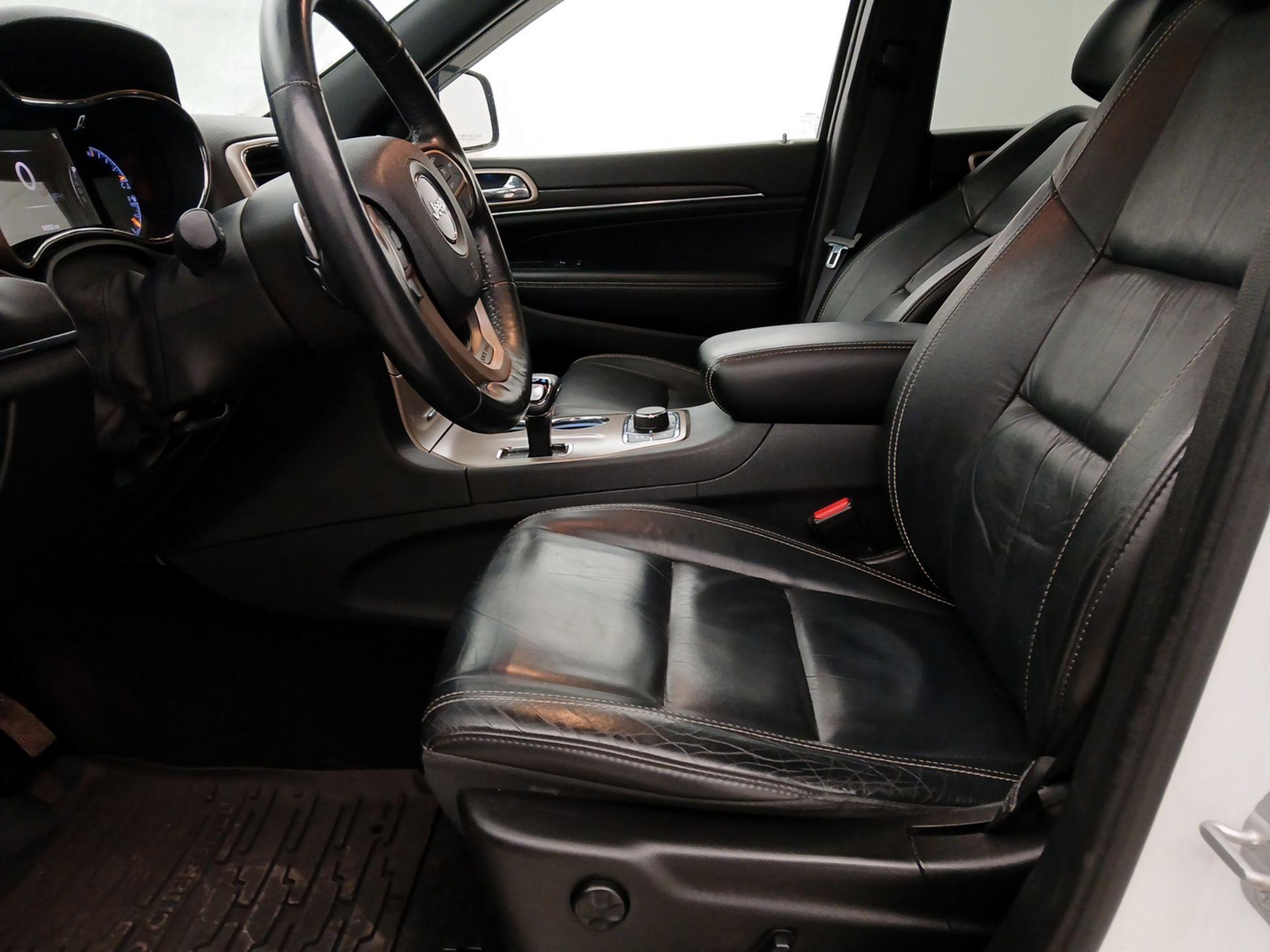 Thumbnail: 2014 Jeep Grand Cherokee - 11