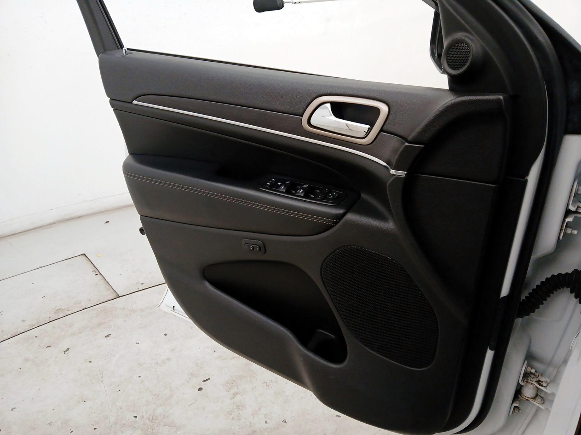 Thumbnail: 2014 Jeep Grand Cherokee - 12