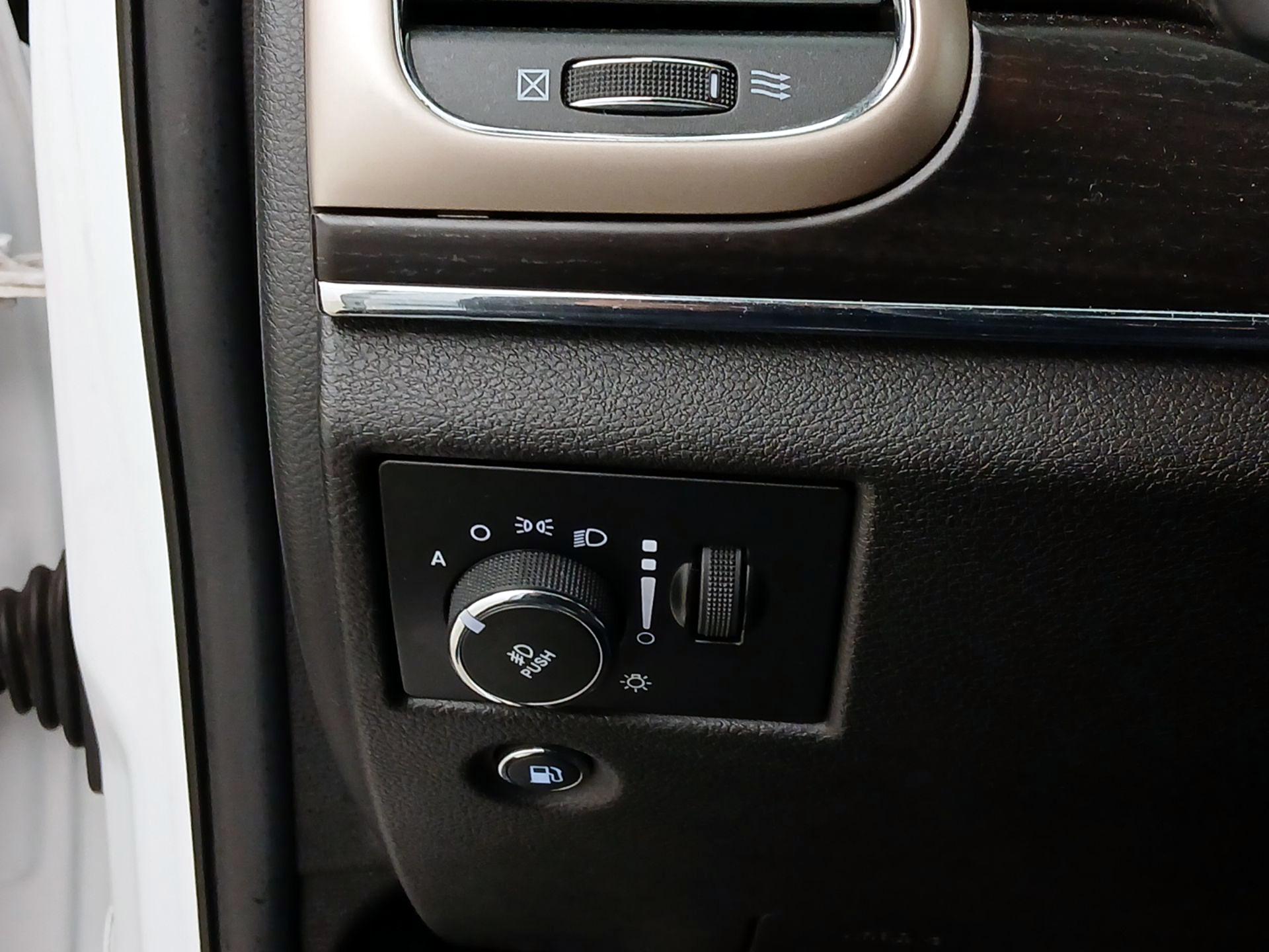 Thumbnail: 2014 Jeep Grand Cherokee - 13