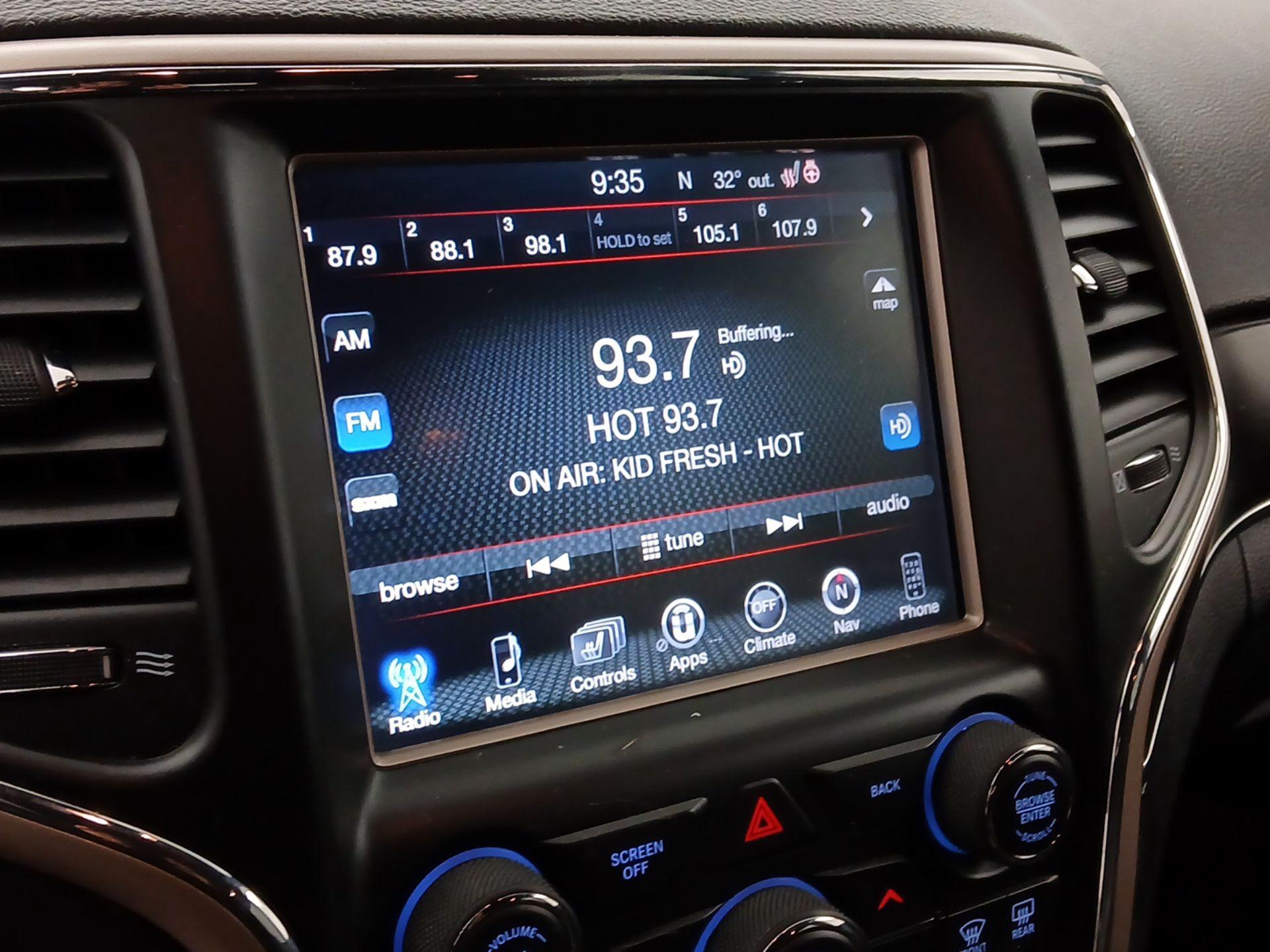 Thumbnail: 2014 Jeep Grand Cherokee - 16