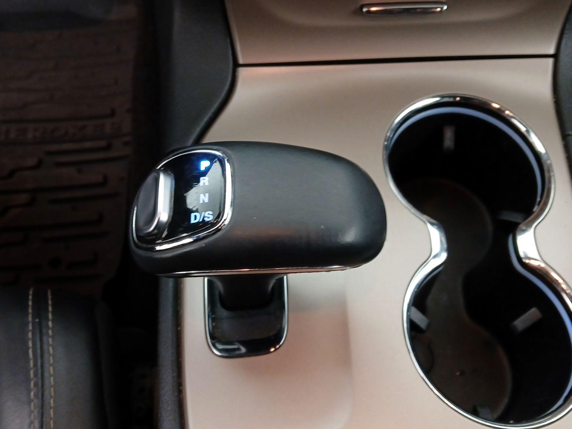 Thumbnail: 2014 Jeep Grand Cherokee - 18