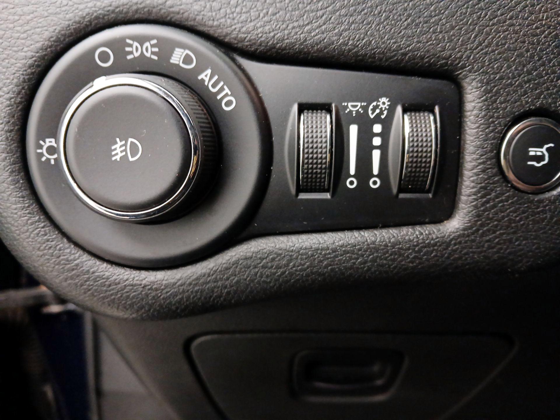 Thumbnail: 2015 Jeep Cherokee - 13