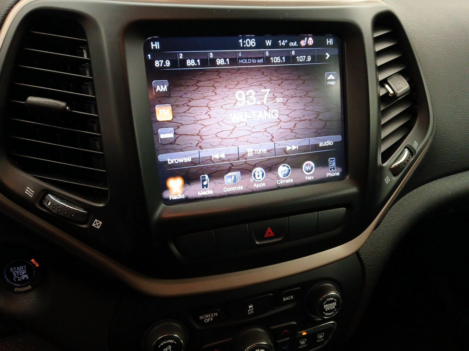 Thumbnail: 2015 Jeep Cherokee - 16