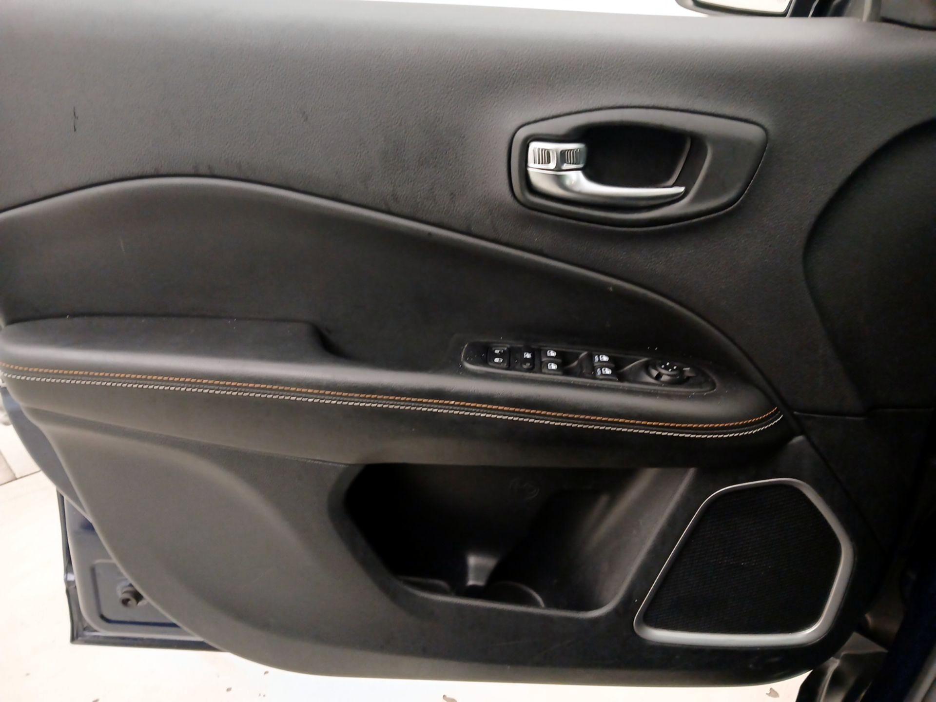 Thumbnail: 2020 Jeep Compass - 12