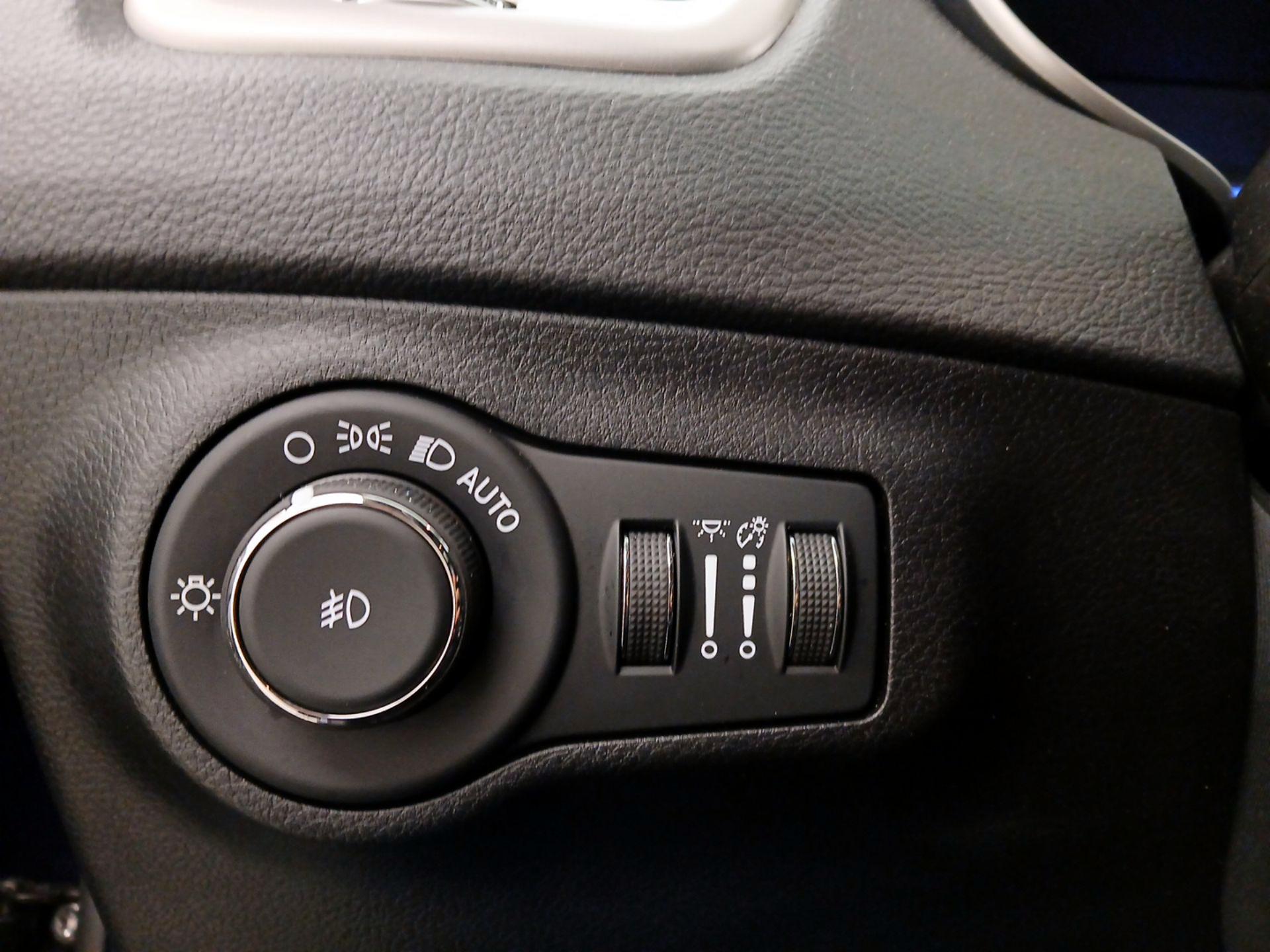 Thumbnail: 2020 Jeep Compass - 13