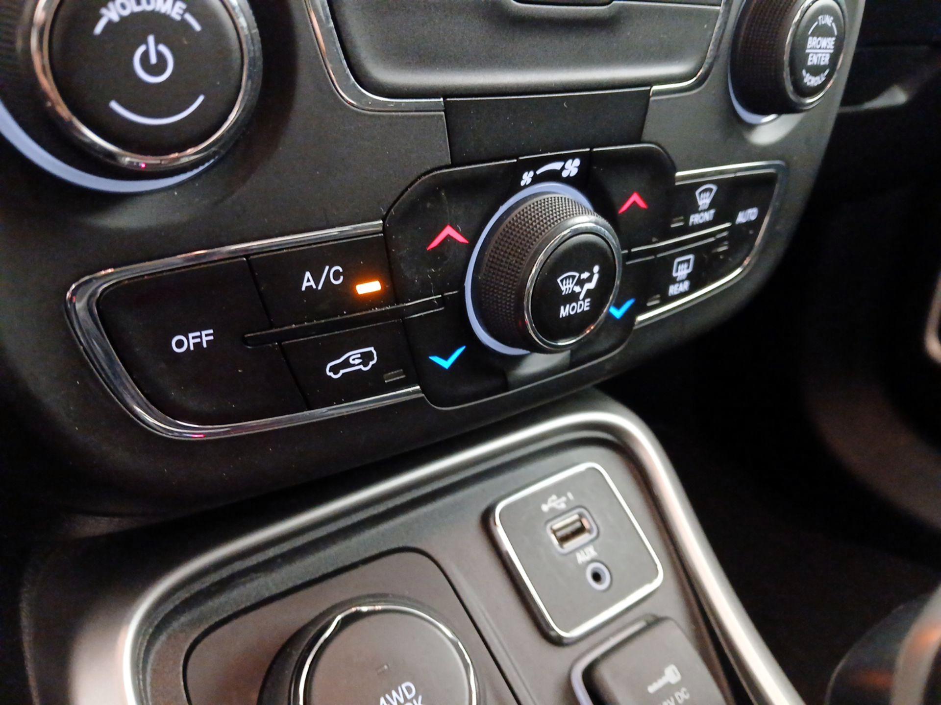 Thumbnail: 2020 Jeep Compass - 16