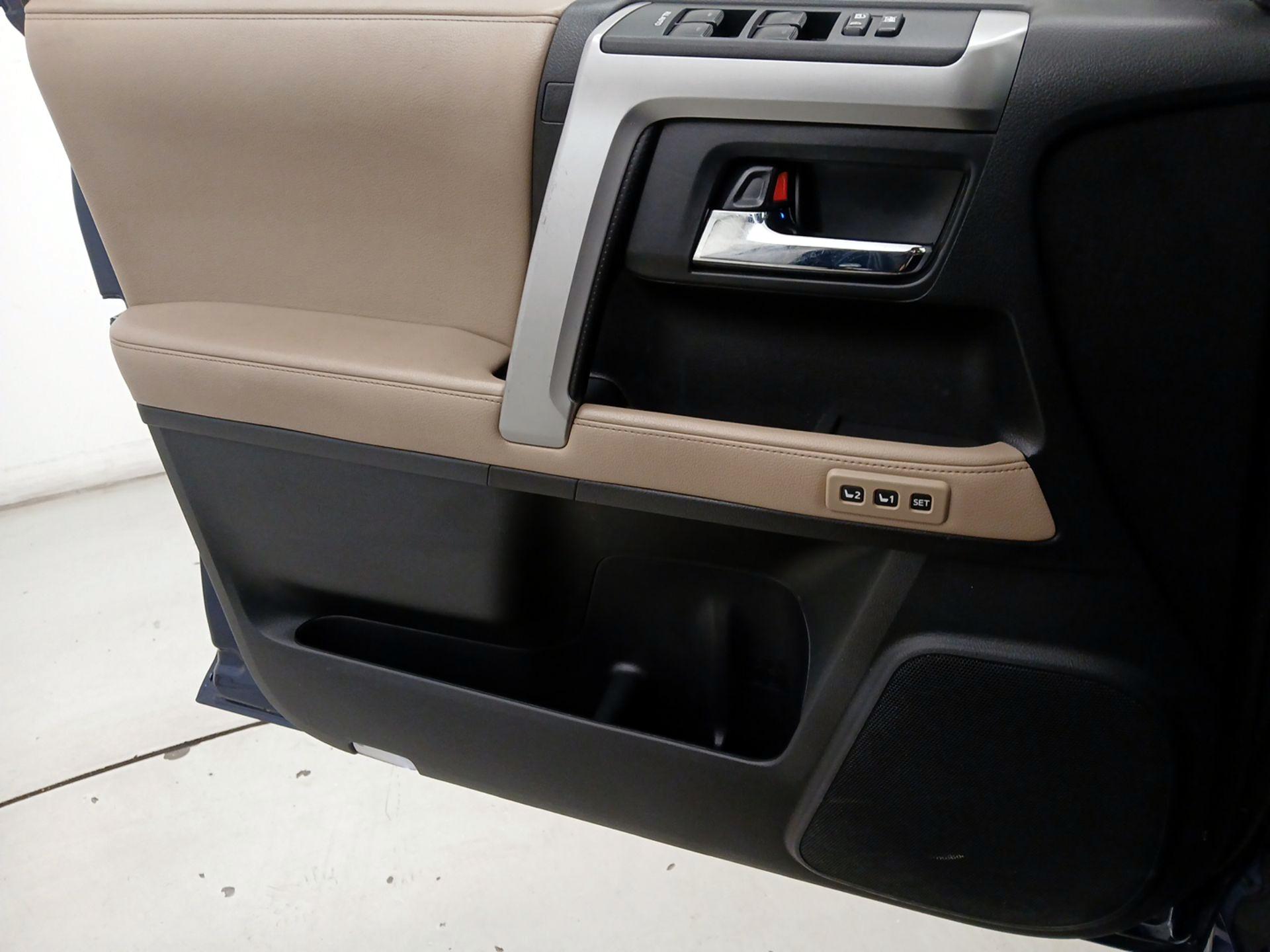 Thumbnail: 2016 Toyota 4Runner - 12