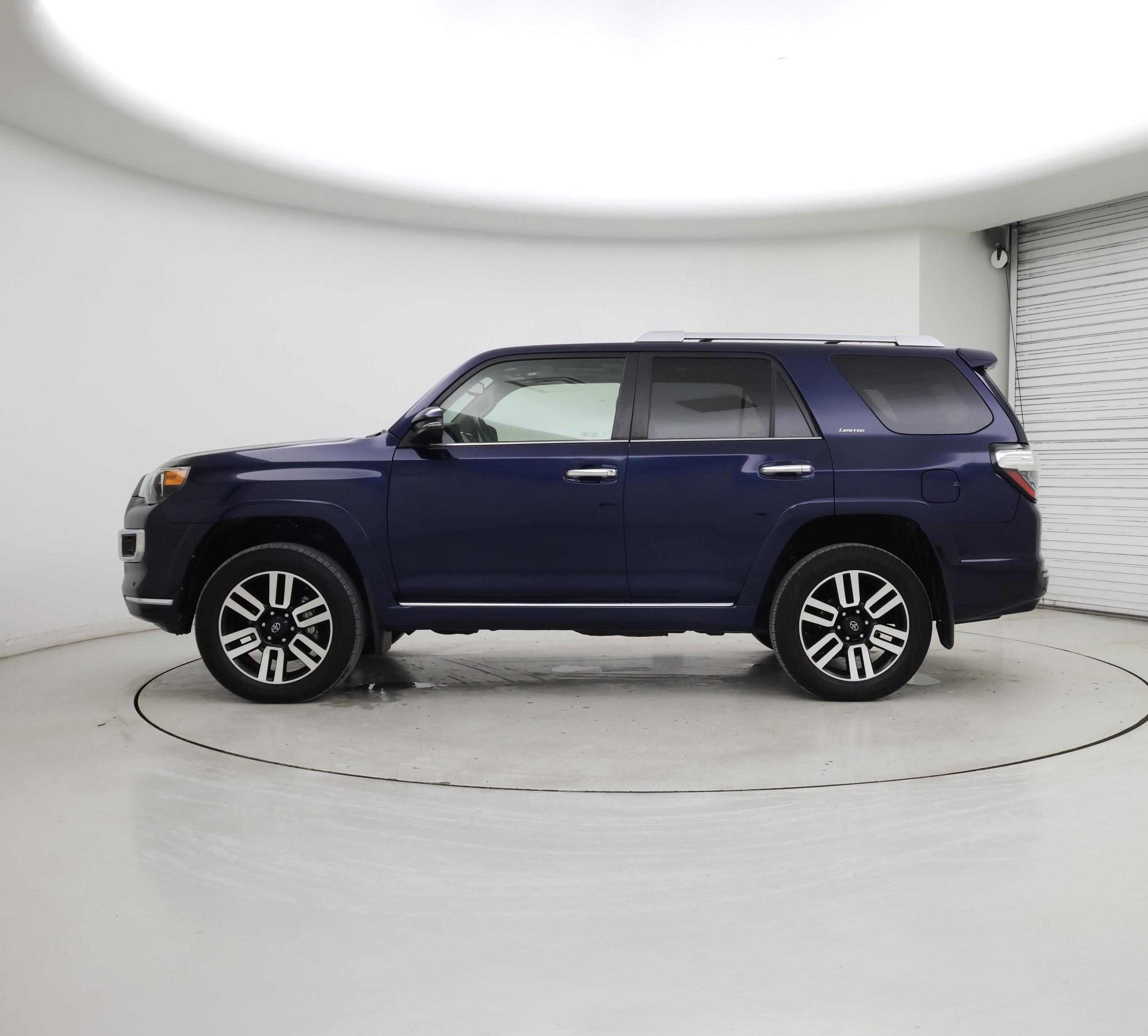 Thumbnail: 2016 Toyota 4Runner - 3