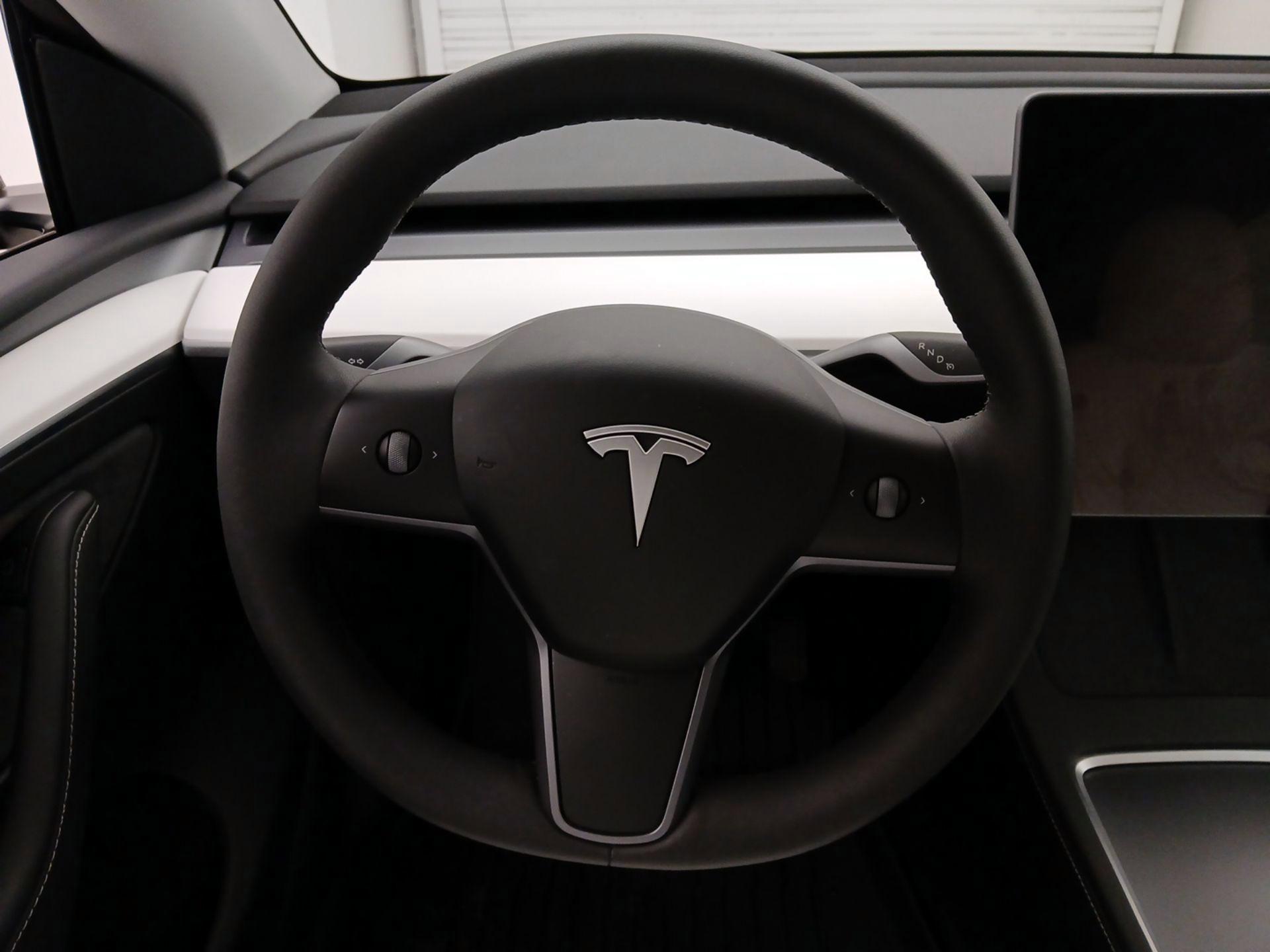 Thumbnail: 2023 Tesla Model Y - 10