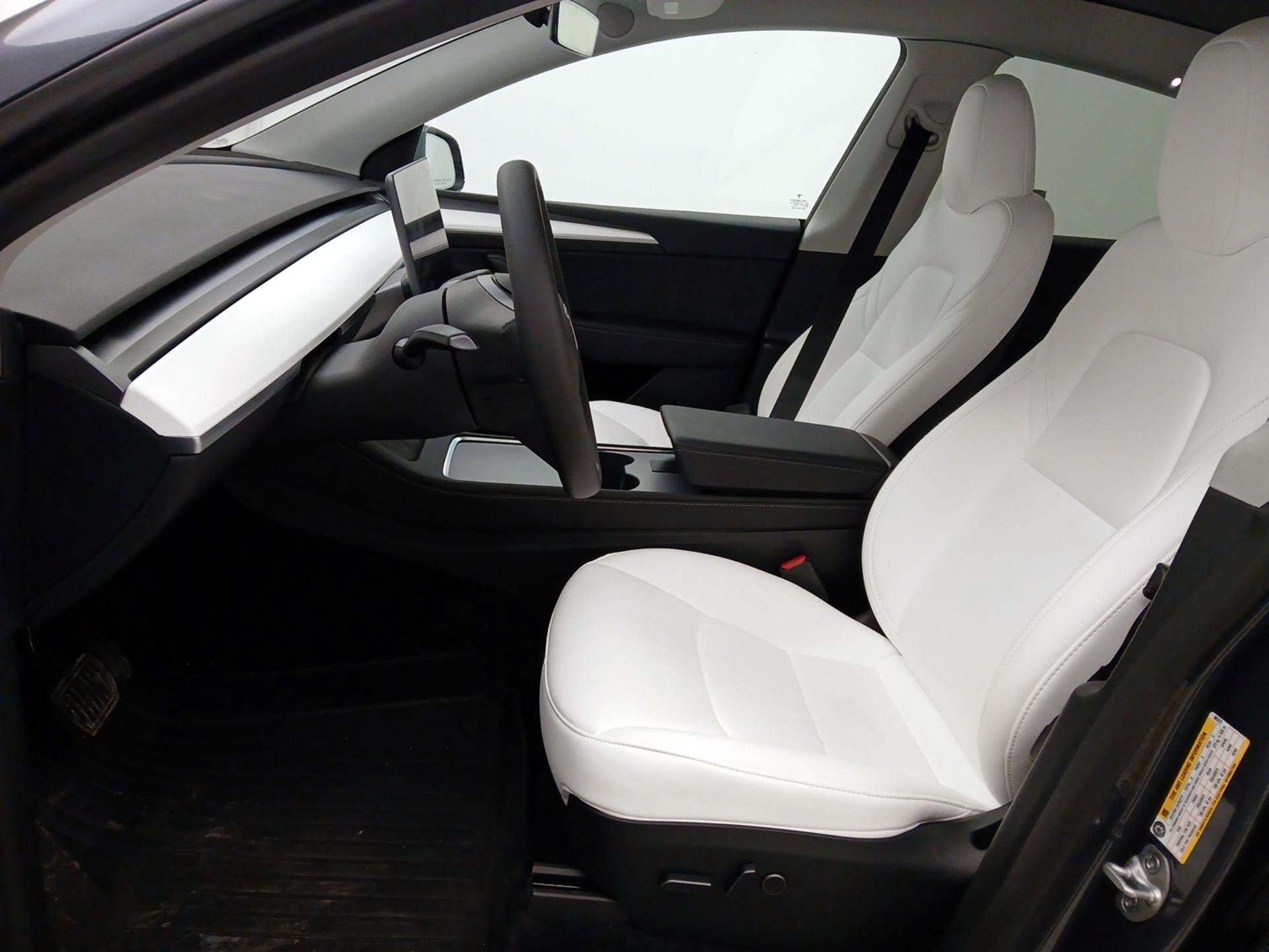 Thumbnail: 2023 Tesla Model Y - 11