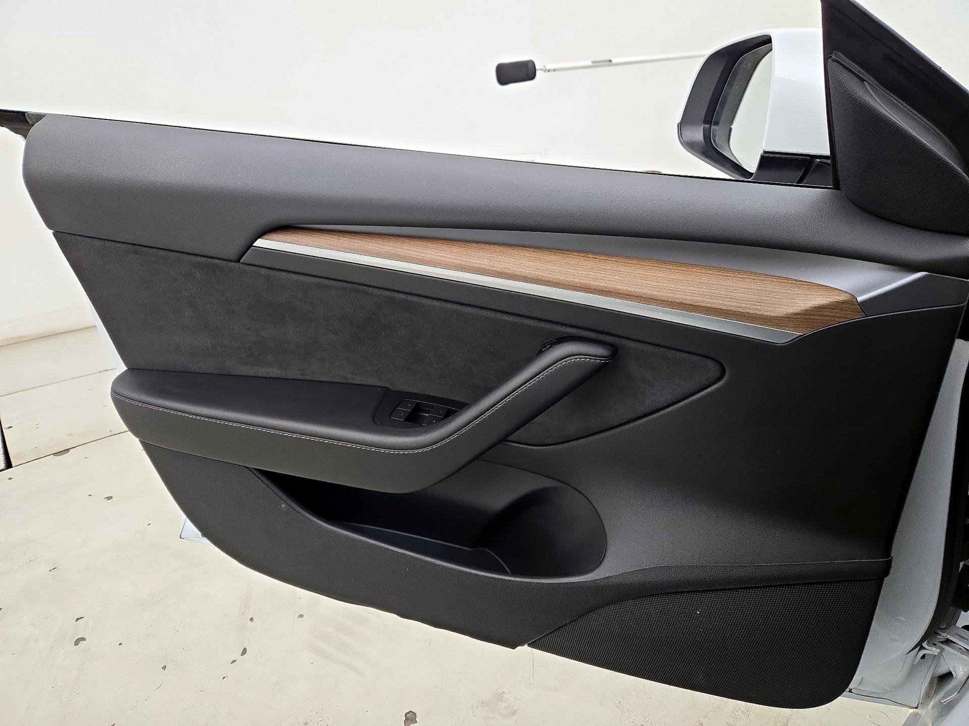 Thumbnail: 2022 Tesla Model 3 - 12