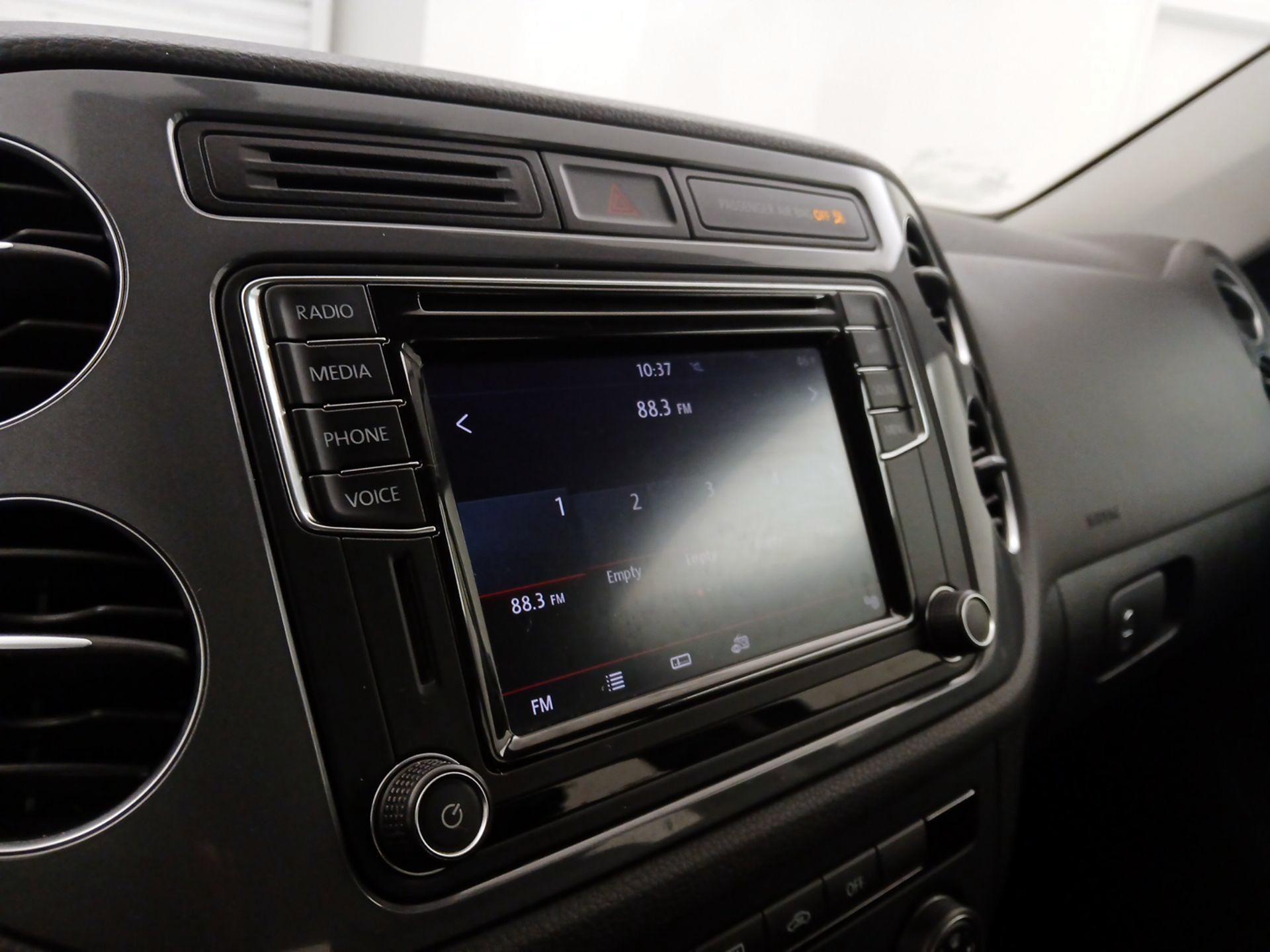 Thumbnail: 2017 Volkswagen Tiguan - 15