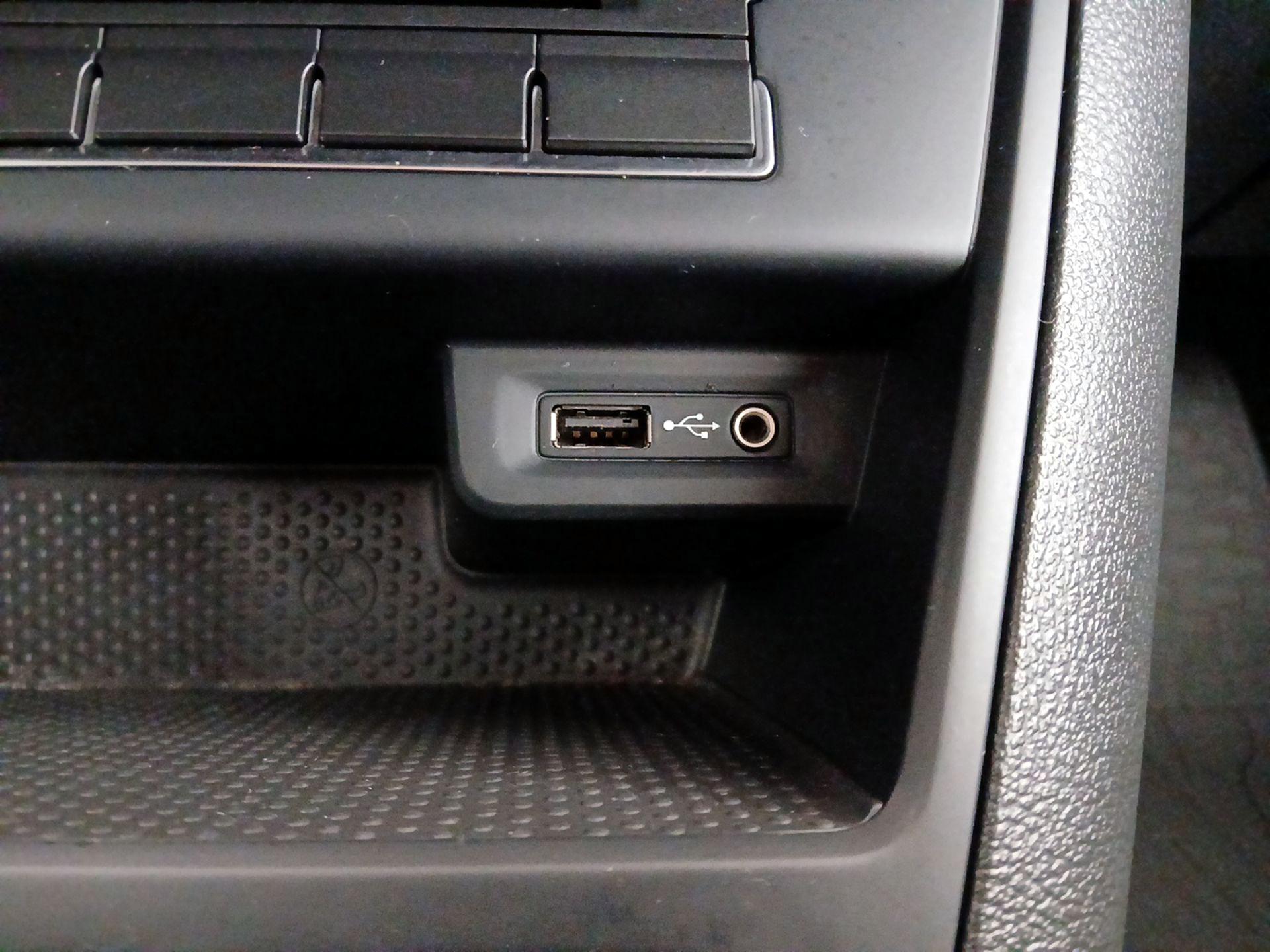 Thumbnail: 2017 Volkswagen Tiguan - 18