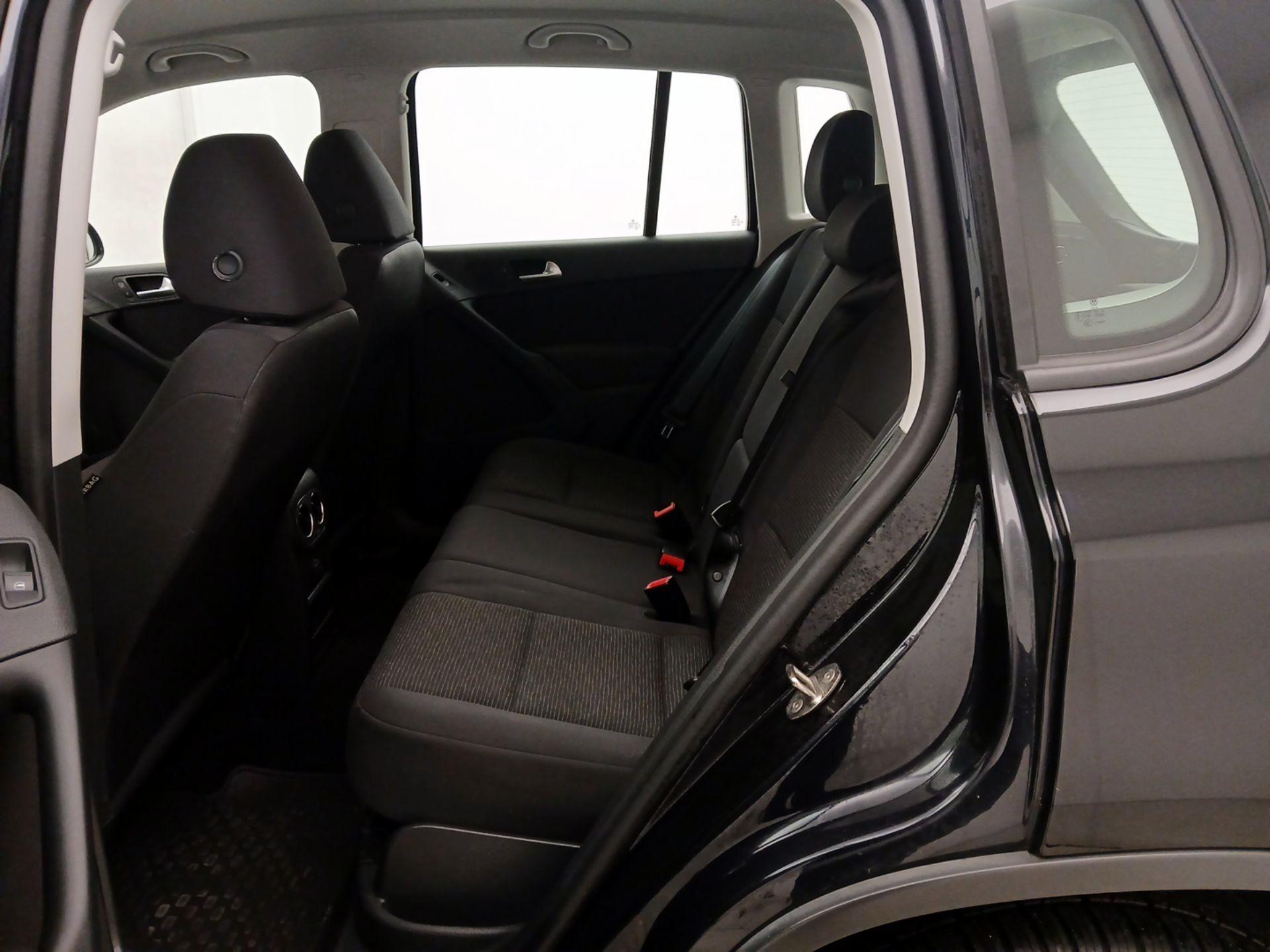 Thumbnail: 2017 Volkswagen Tiguan - 19