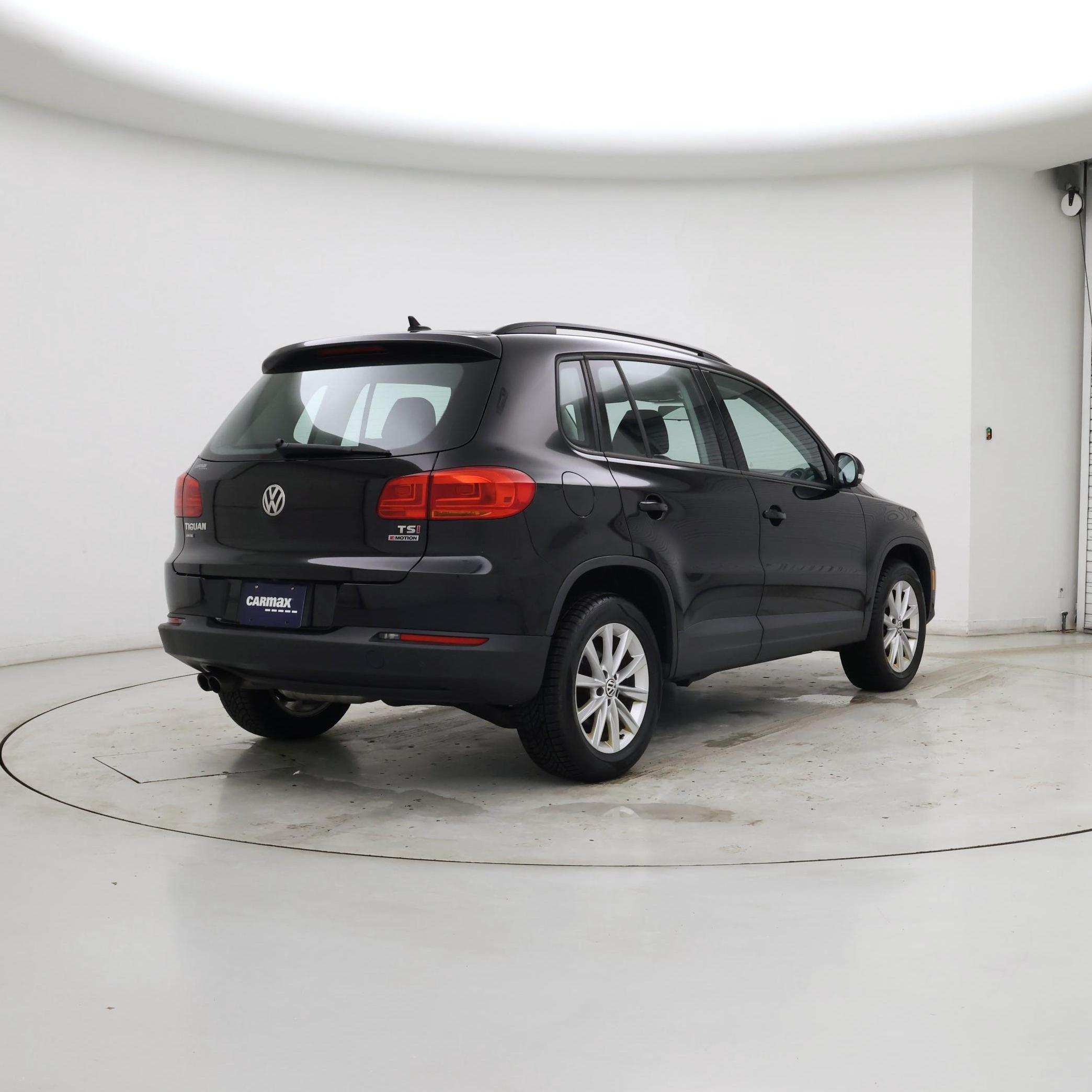 Thumbnail: 2017 Volkswagen Tiguan - 8