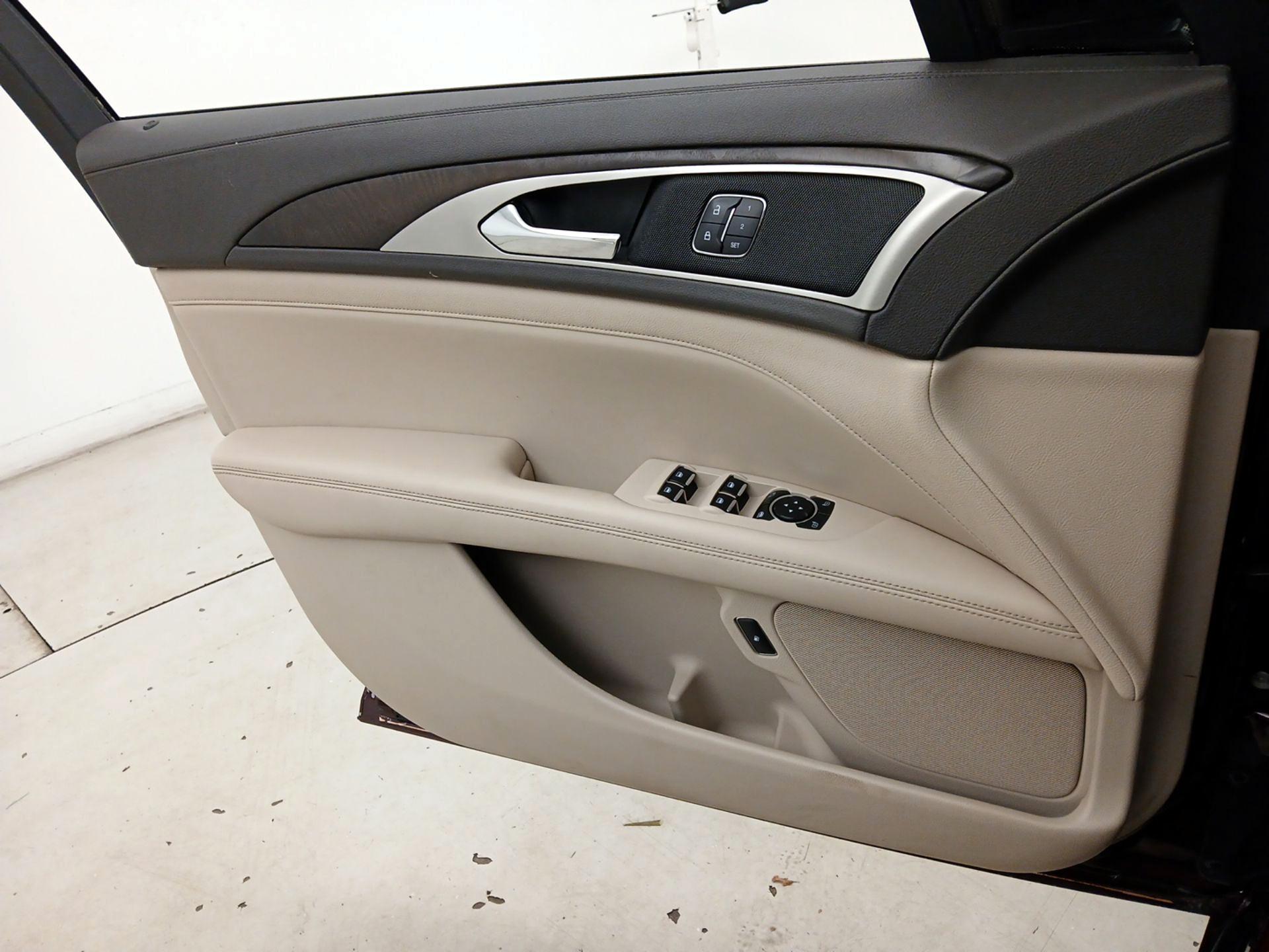 Thumbnail: 2017 Lincoln MKZ - 12