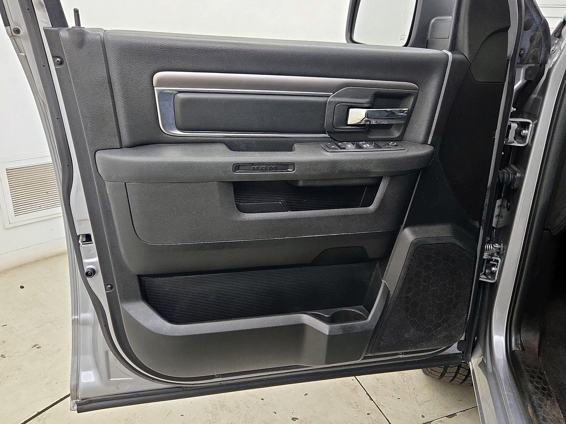 Thumbnail: 2022 RAM 1500 Classic - 12