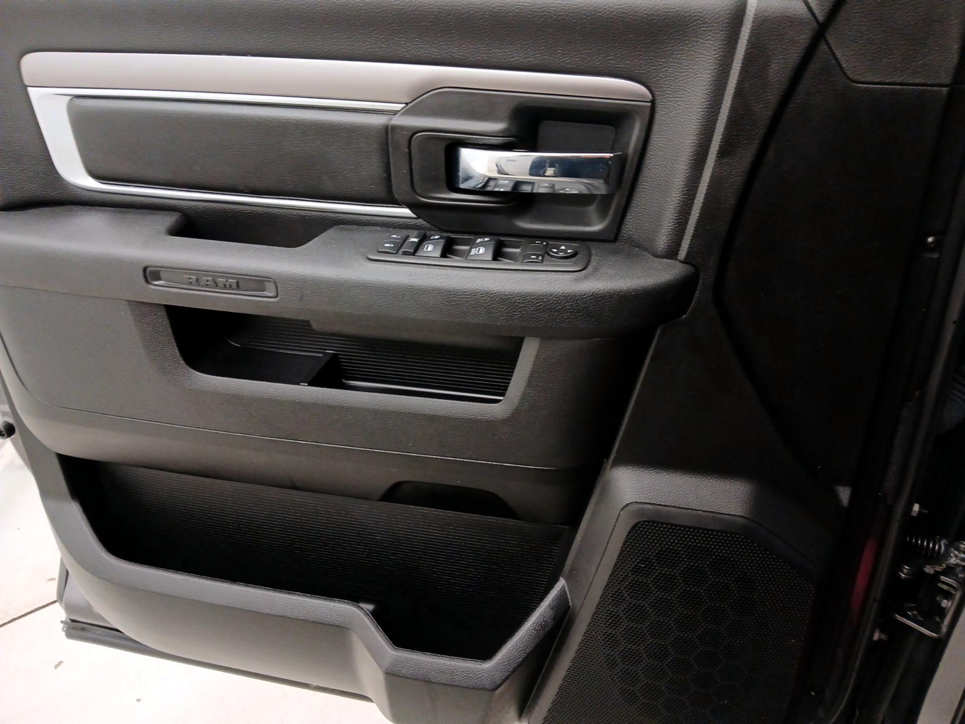 Thumbnail: 2022 RAM 1500 Classic - 12