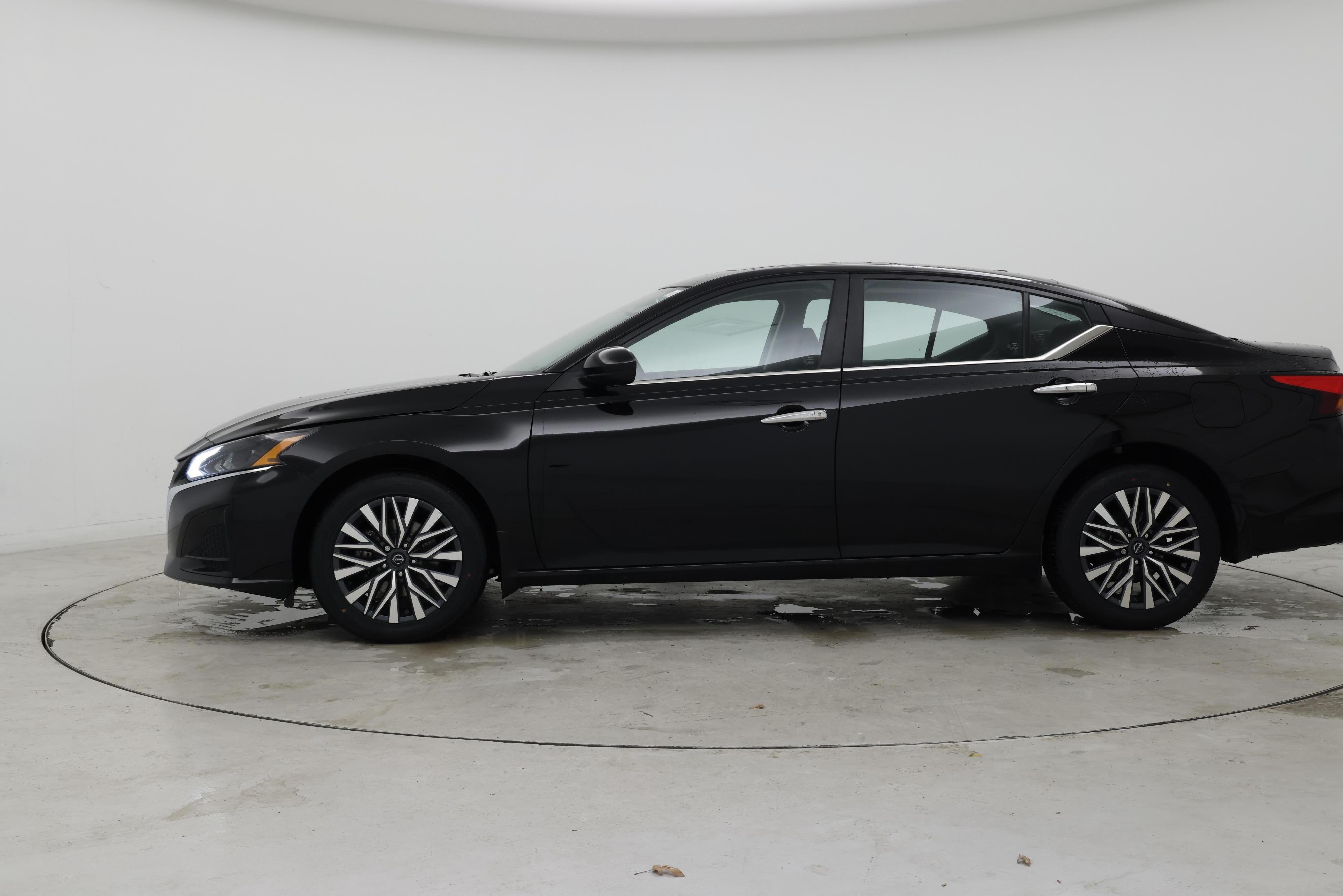 Thumbnail: 2023 Nissan Altima - 3