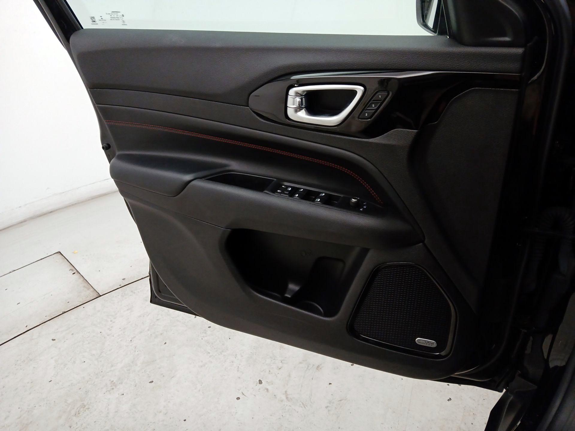 Thumbnail: 2022 Jeep Compass - 12