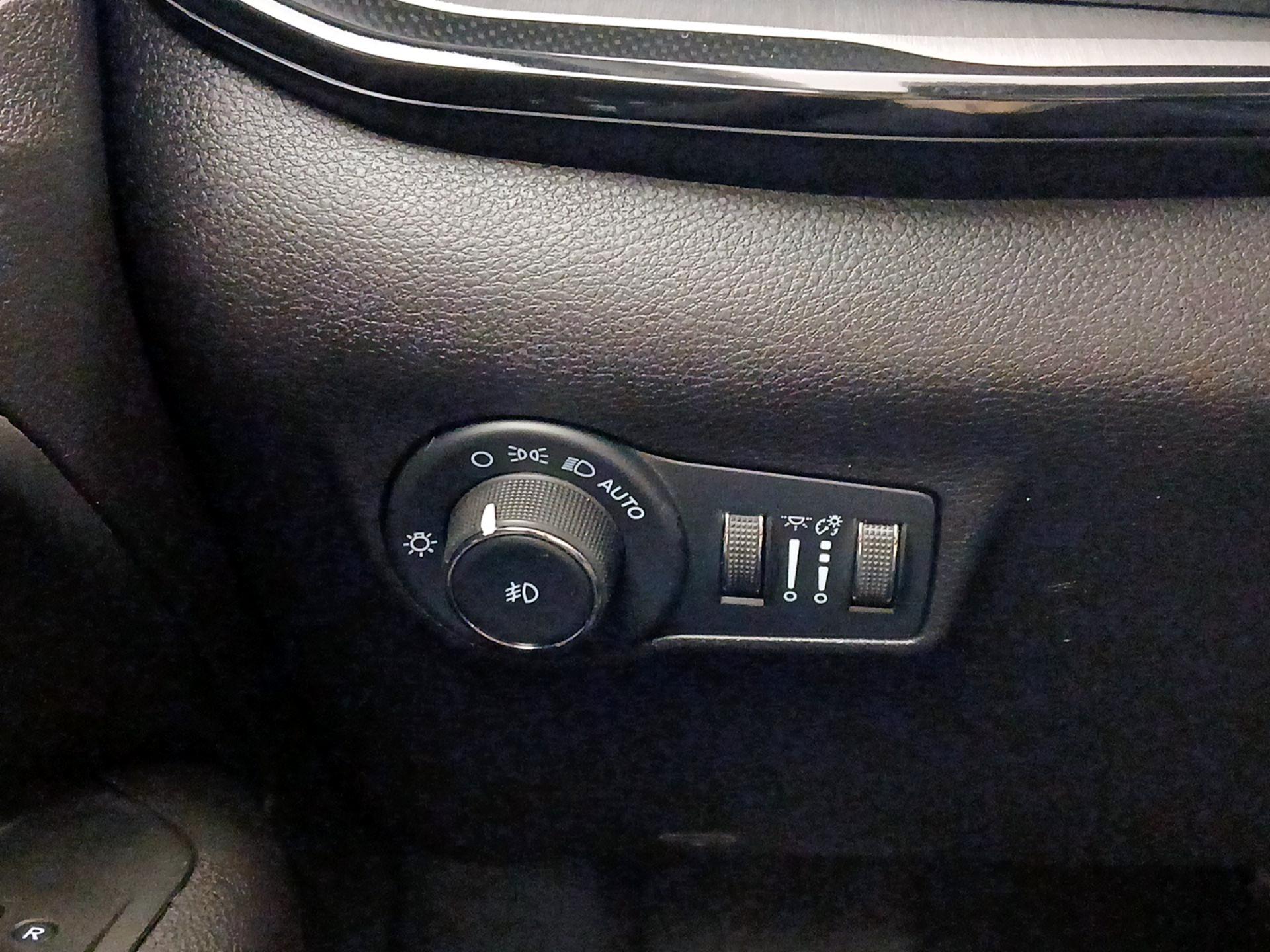 Thumbnail: 2022 Jeep Compass - 13