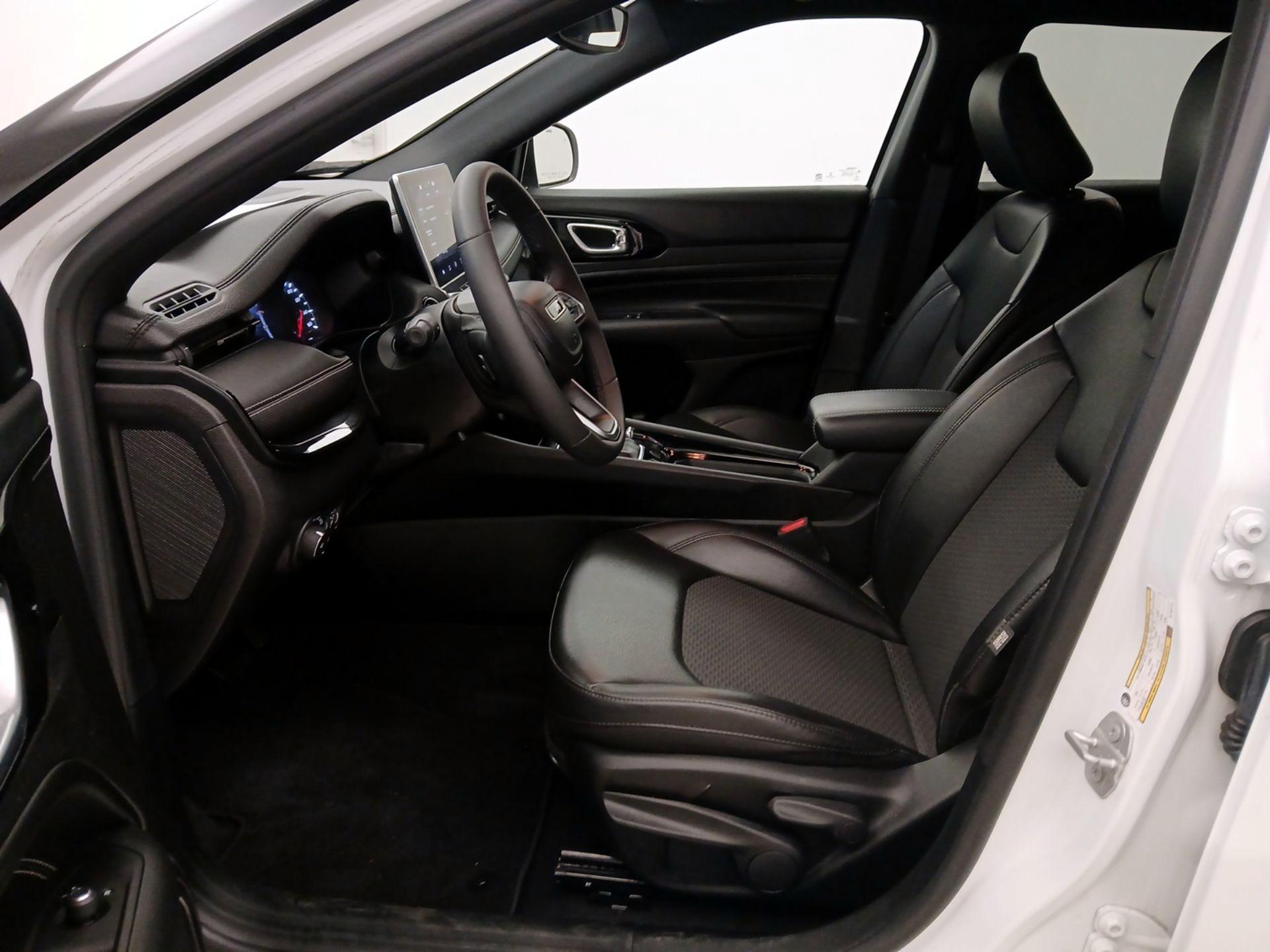 Thumbnail: 2022 Jeep Compass - 11