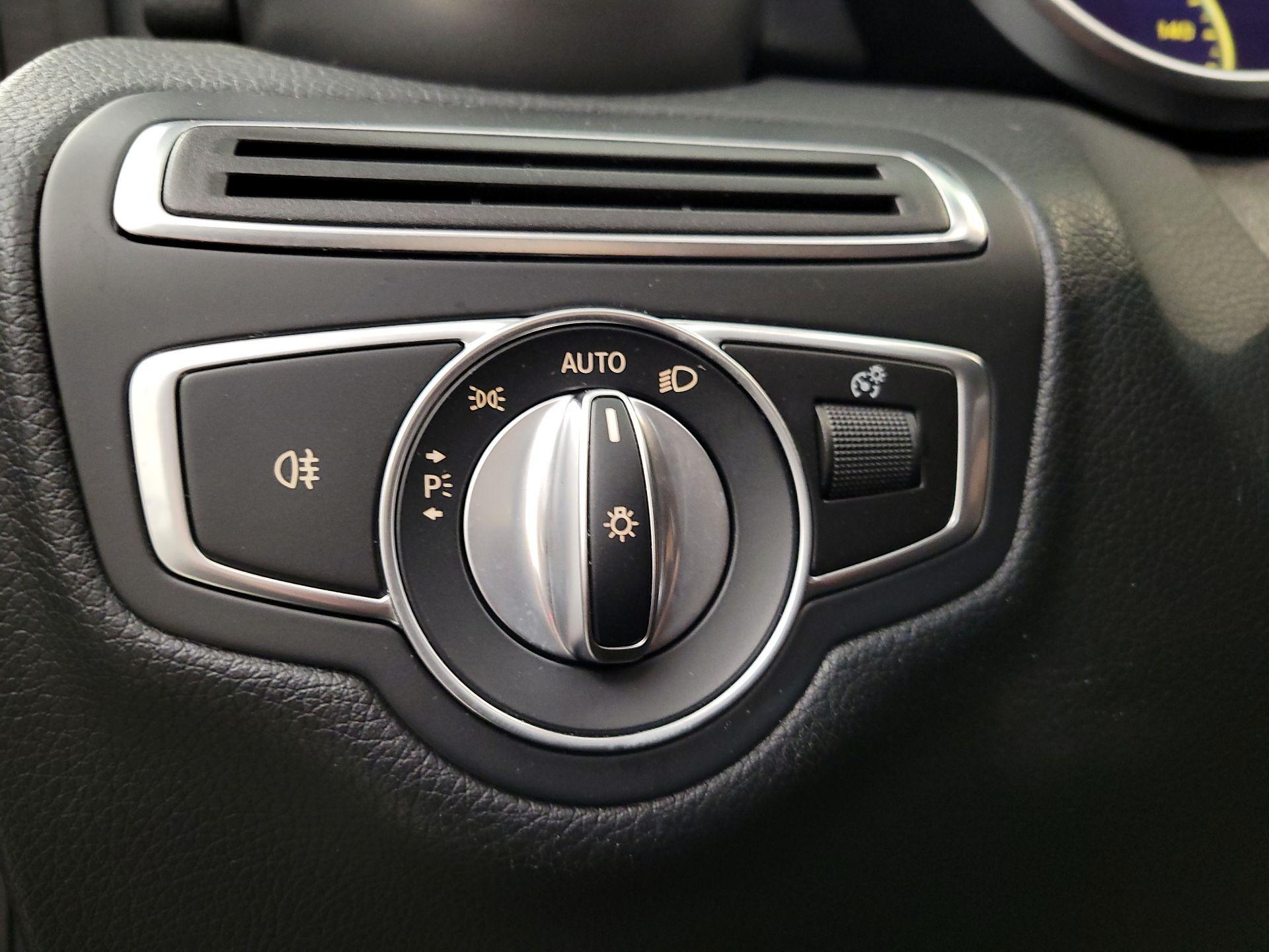 Thumbnail: 2020 Mercedes-Benz C-Class - 13