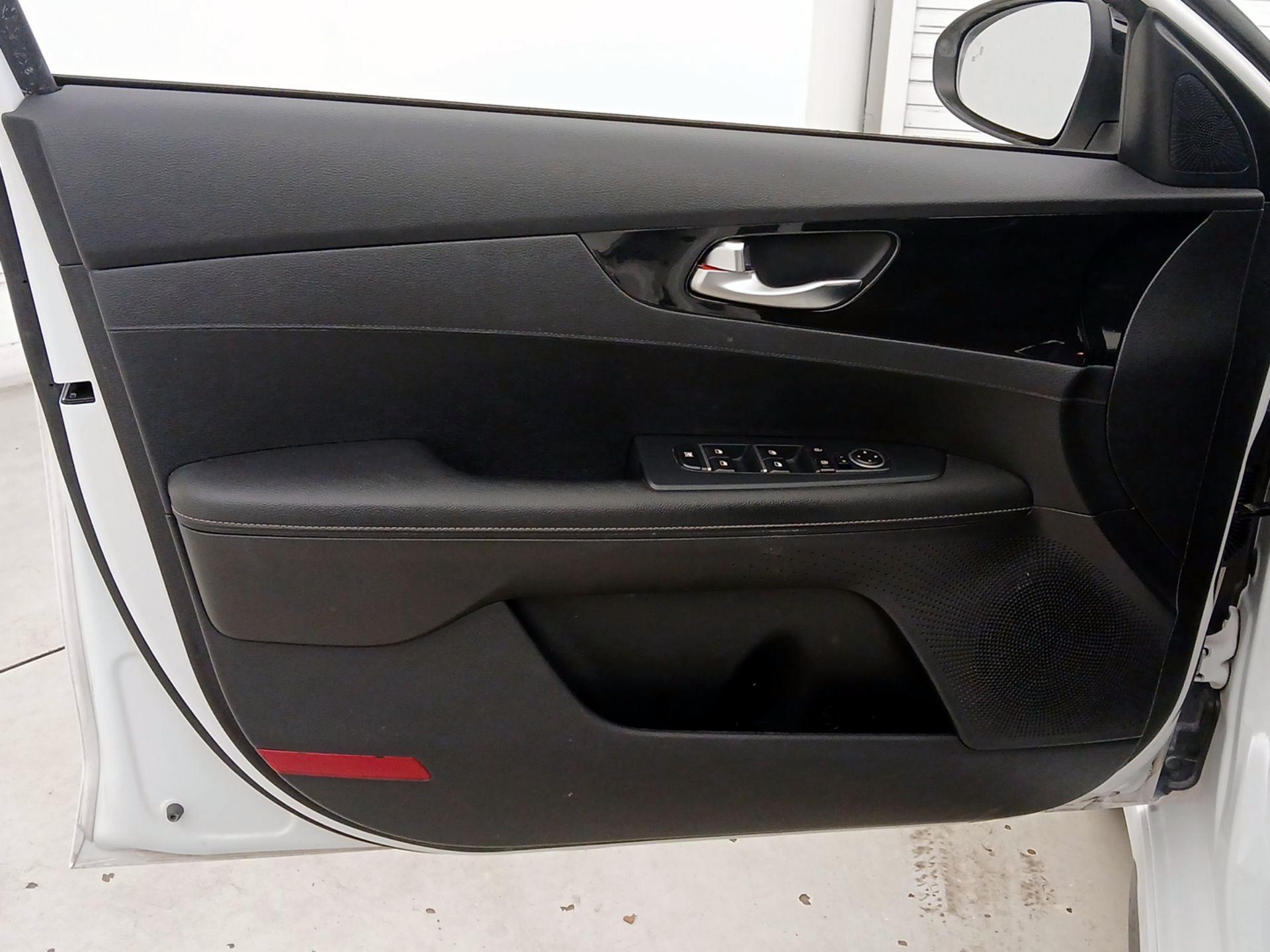 Thumbnail: 2021 Kia Forte - 12