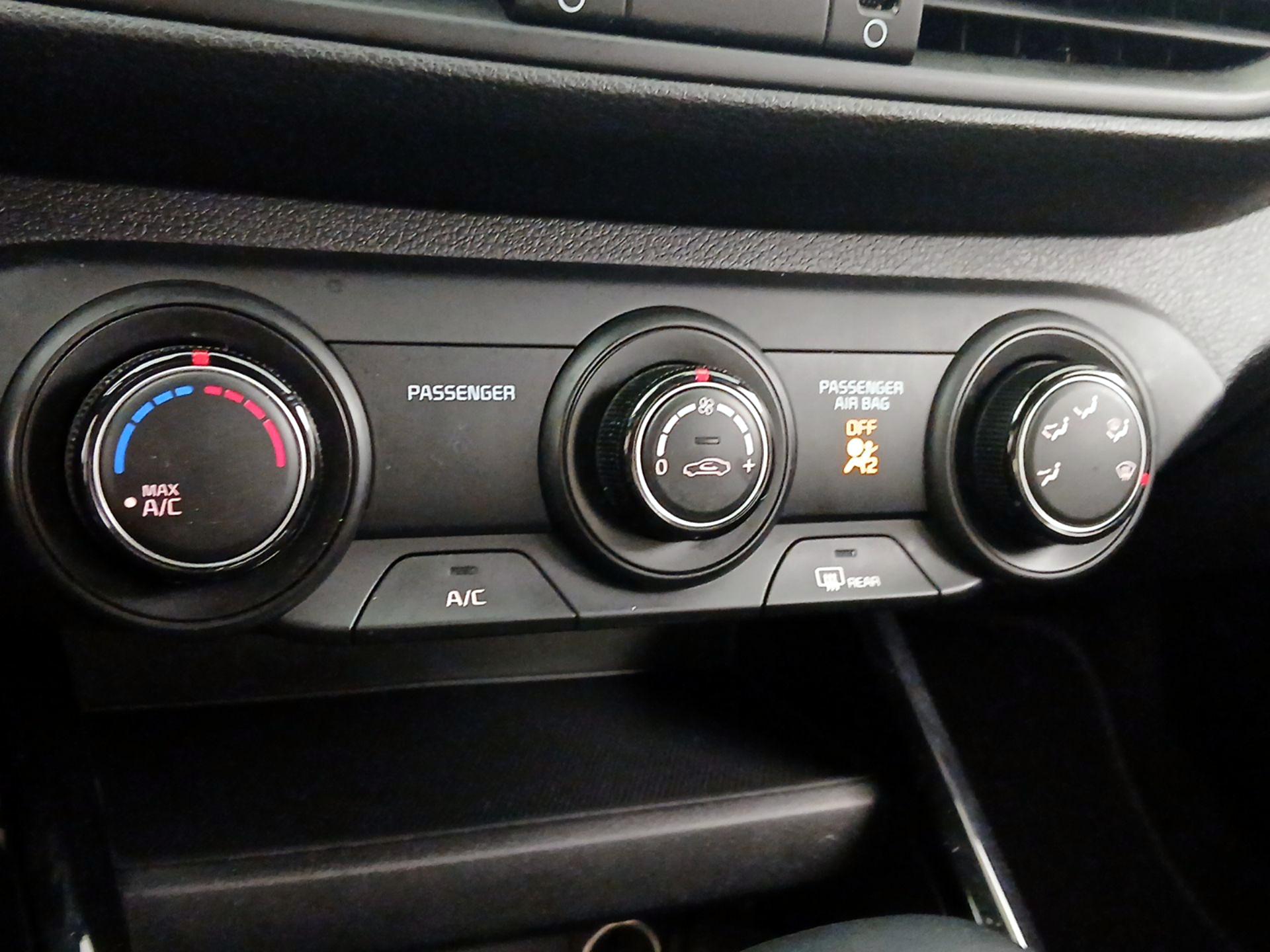 Thumbnail: 2021 Kia Forte - 16