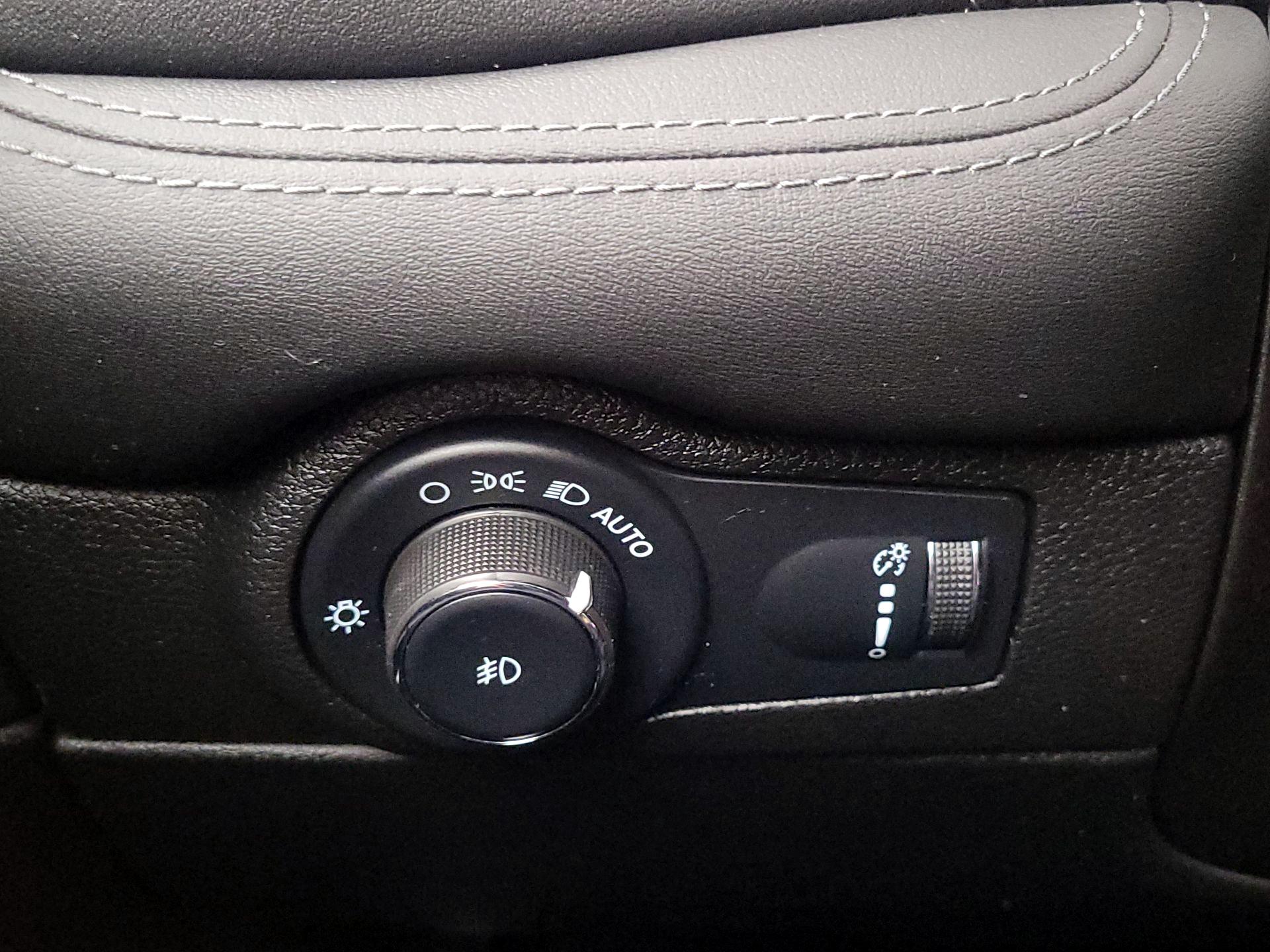 Thumbnail: 2022 Dodge Durango - 13