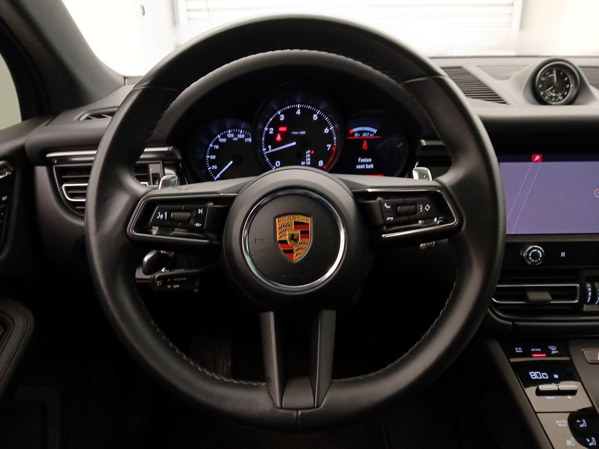 Thumbnail: 2022 Porsche Macan - 10