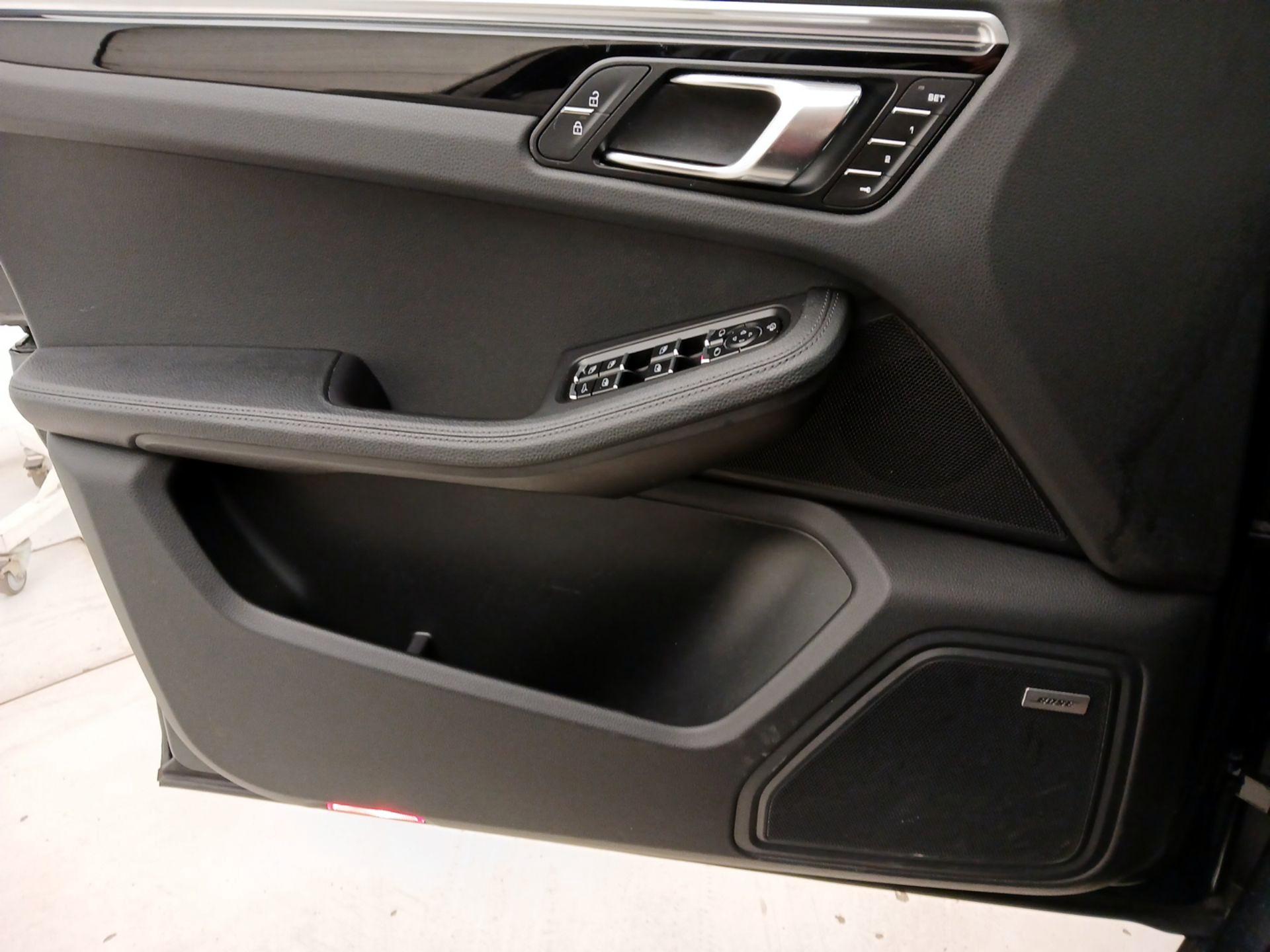 Thumbnail: 2022 Porsche Macan - 12