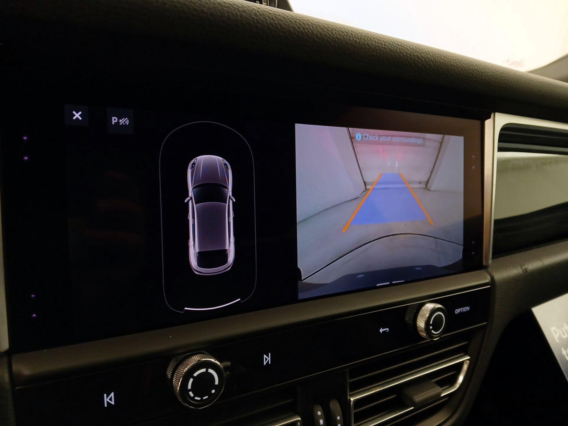 Thumbnail: 2022 Porsche Macan - 15